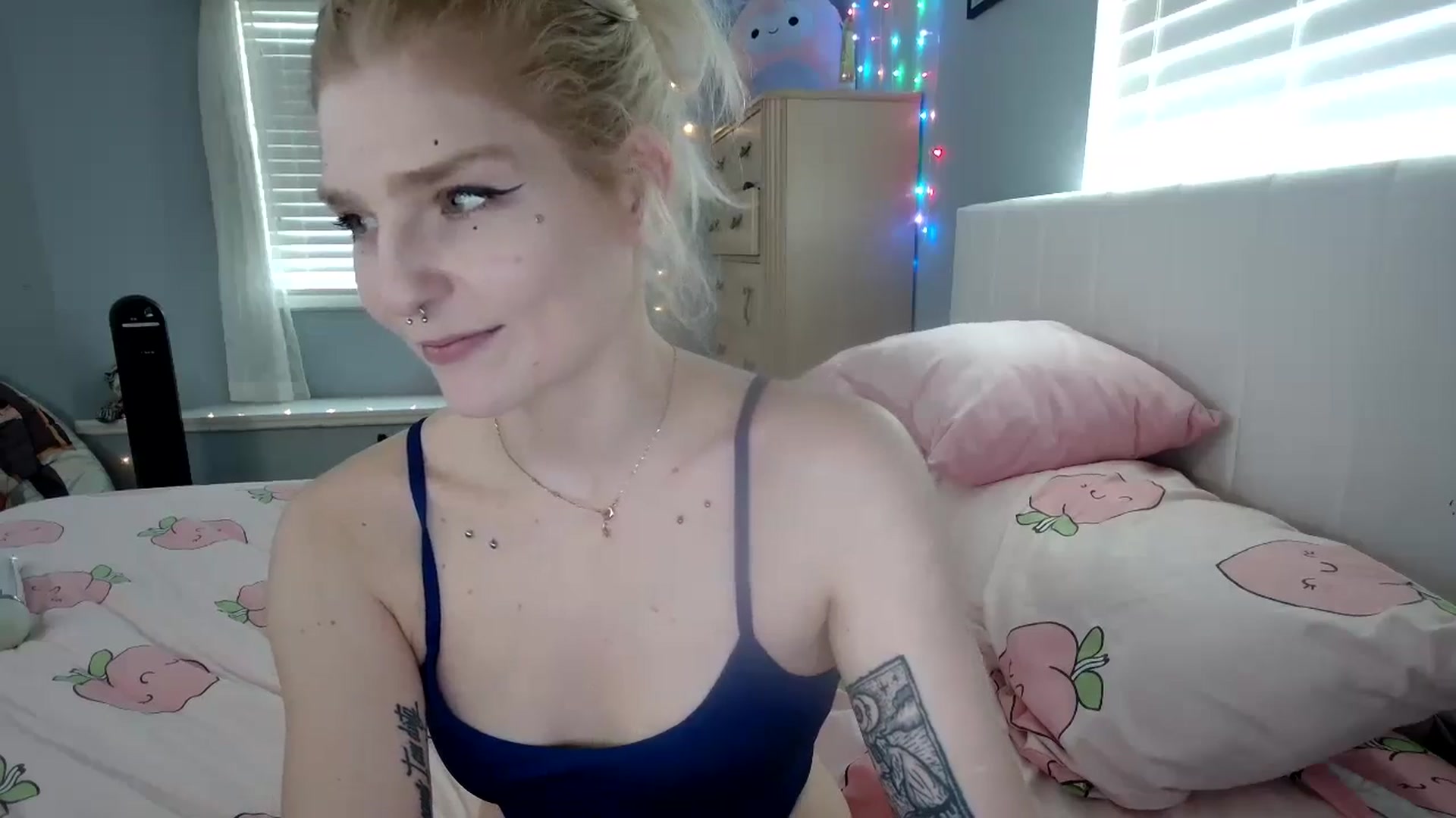 Gallery image thumbnail from DuckChan0's myfreecams stream on, 09/16/2024, 16:35 image 6 of 20