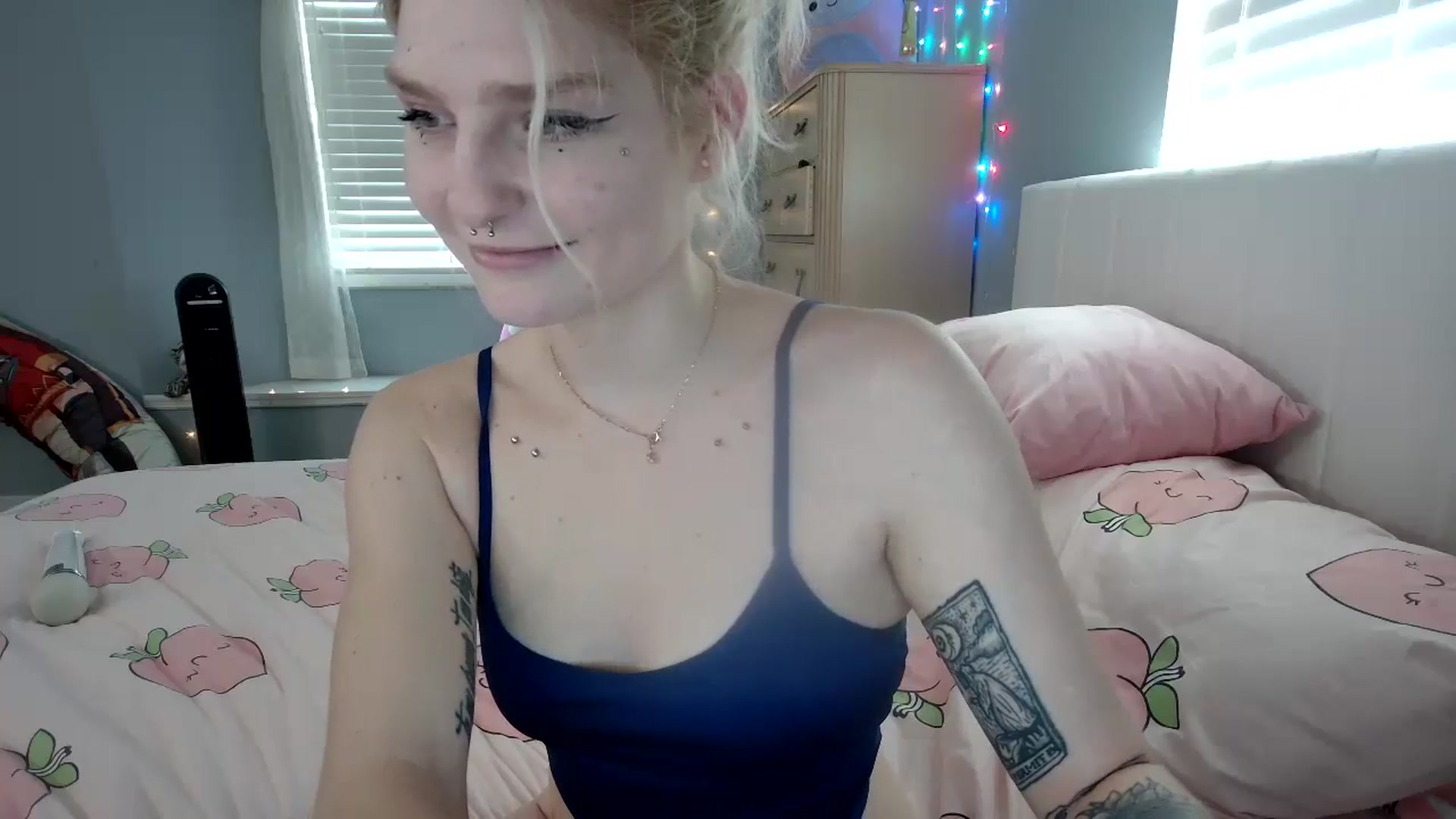 Gallery image thumbnail from DuckChan0's myfreecams stream on, 09/16/2024, 16:35 image 16 of 20