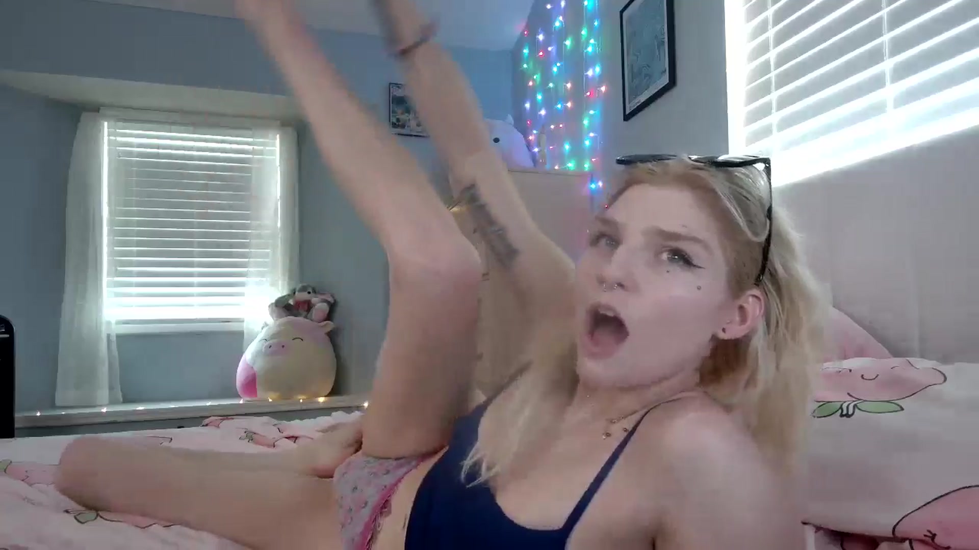 Gallery image thumbnail from DuckChan0's myfreecams stream on, 09/16/2024, 17:17 image 12 of 20