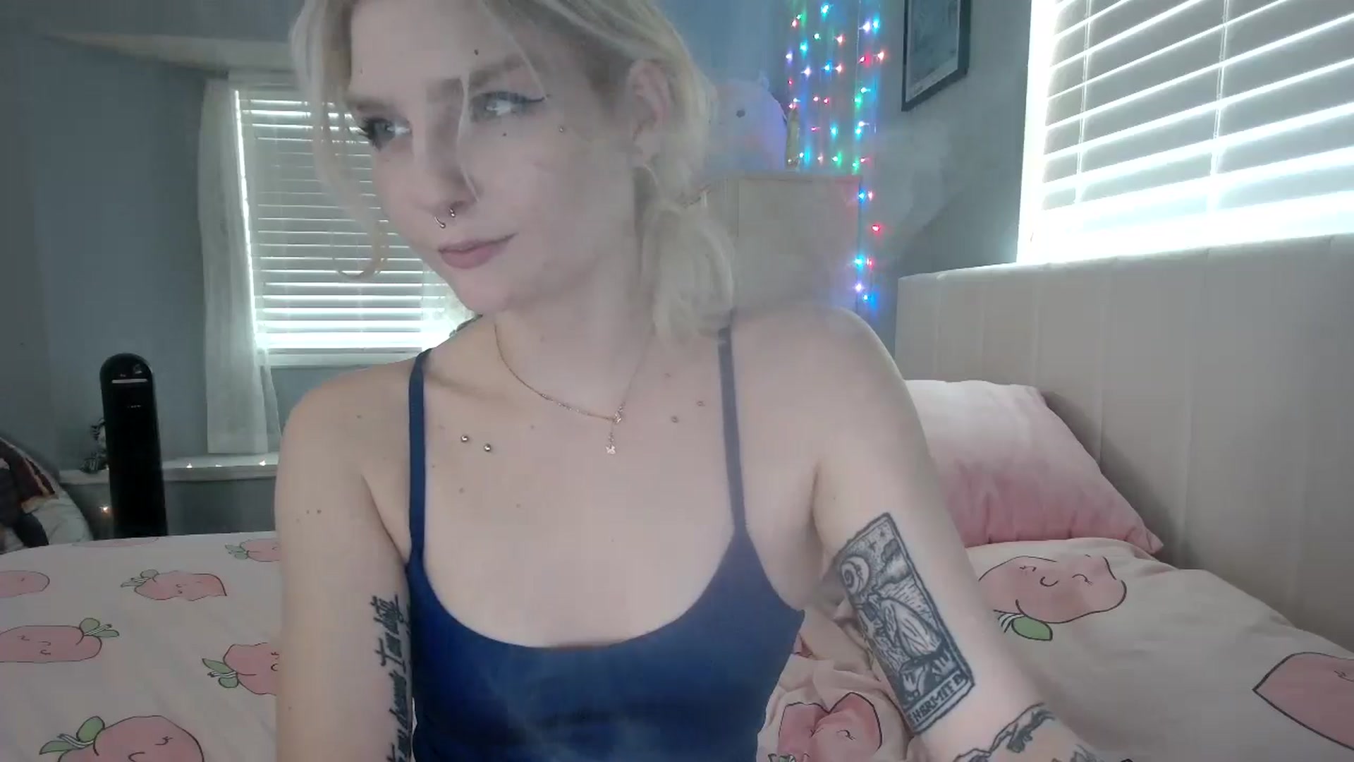 Gallery image thumbnail from DuckChan0's myfreecams stream on, 09/16/2024, 17:17 image 10 of 20