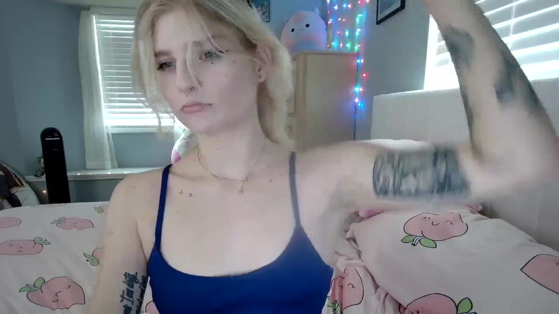 Gallery image thumbnail from DuckChan0's myfreecams stream on, 09/16/2024, 17:17 image 11 of 20