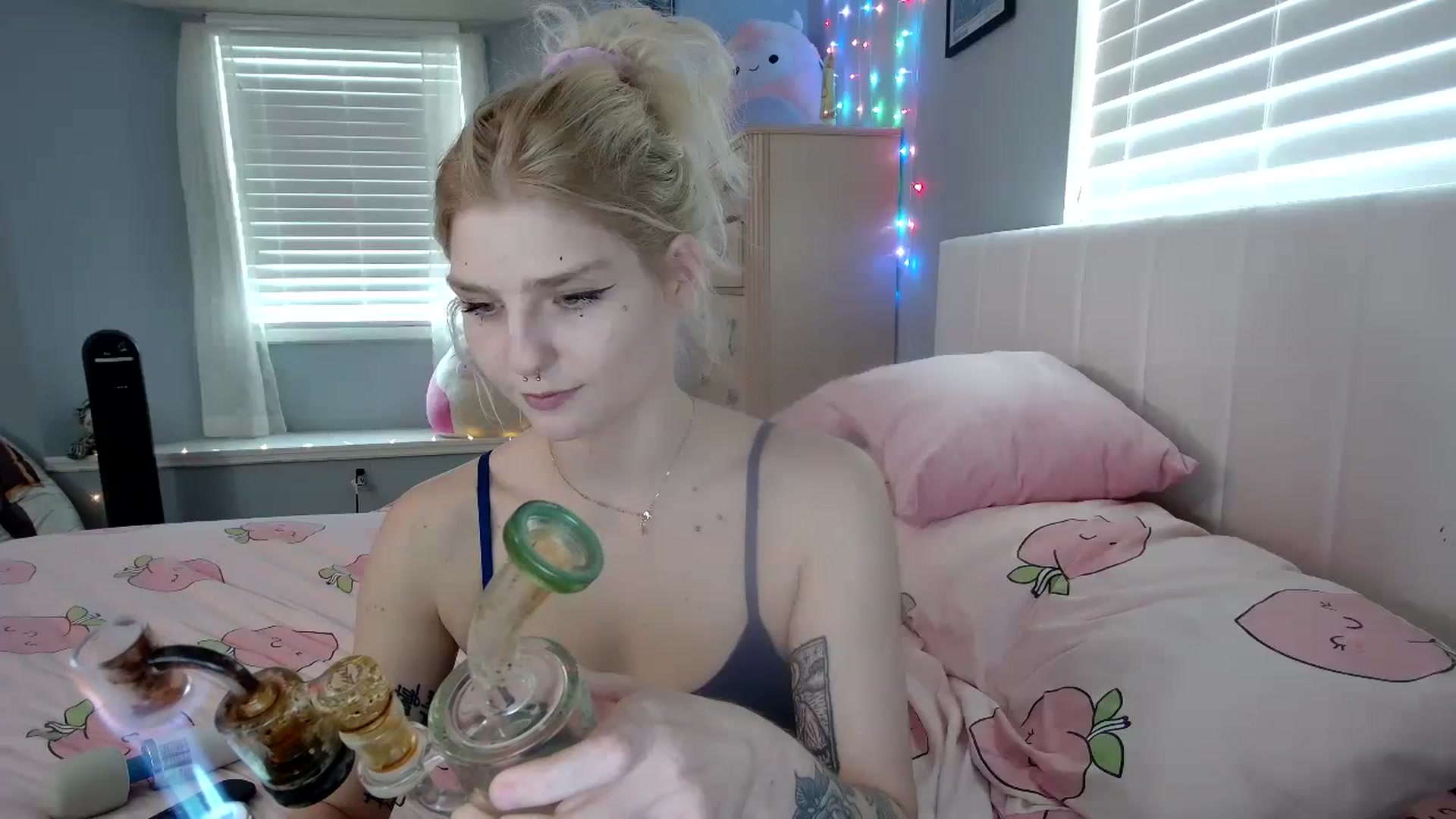 Gallery image thumbnail from DuckChan0's myfreecams stream on, 09/16/2024, 17:17 image 4 of 20