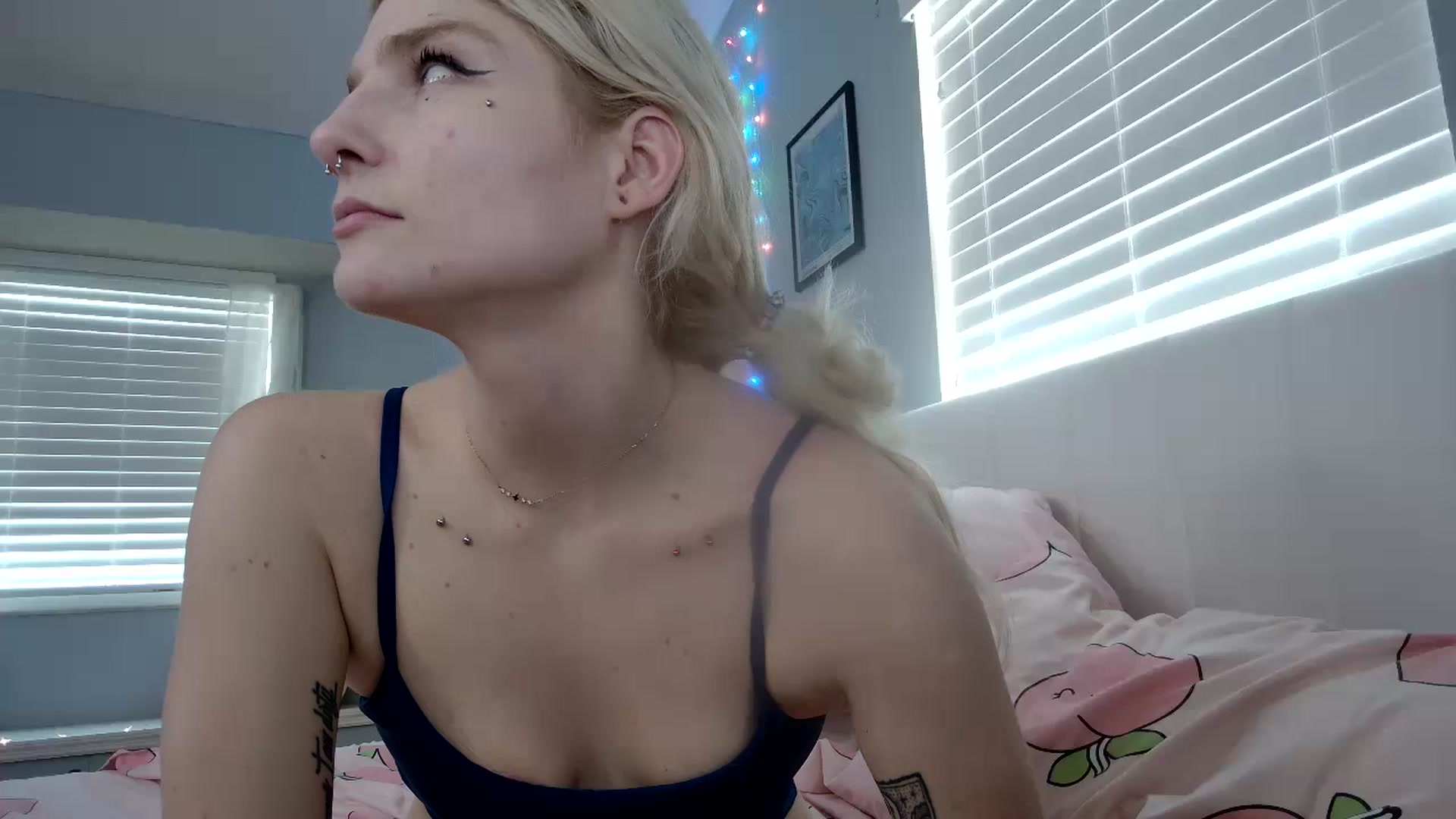 Gallery image thumbnail from DuckChan0's myfreecams stream on, 09/16/2024, 17:52 image 16 of 20