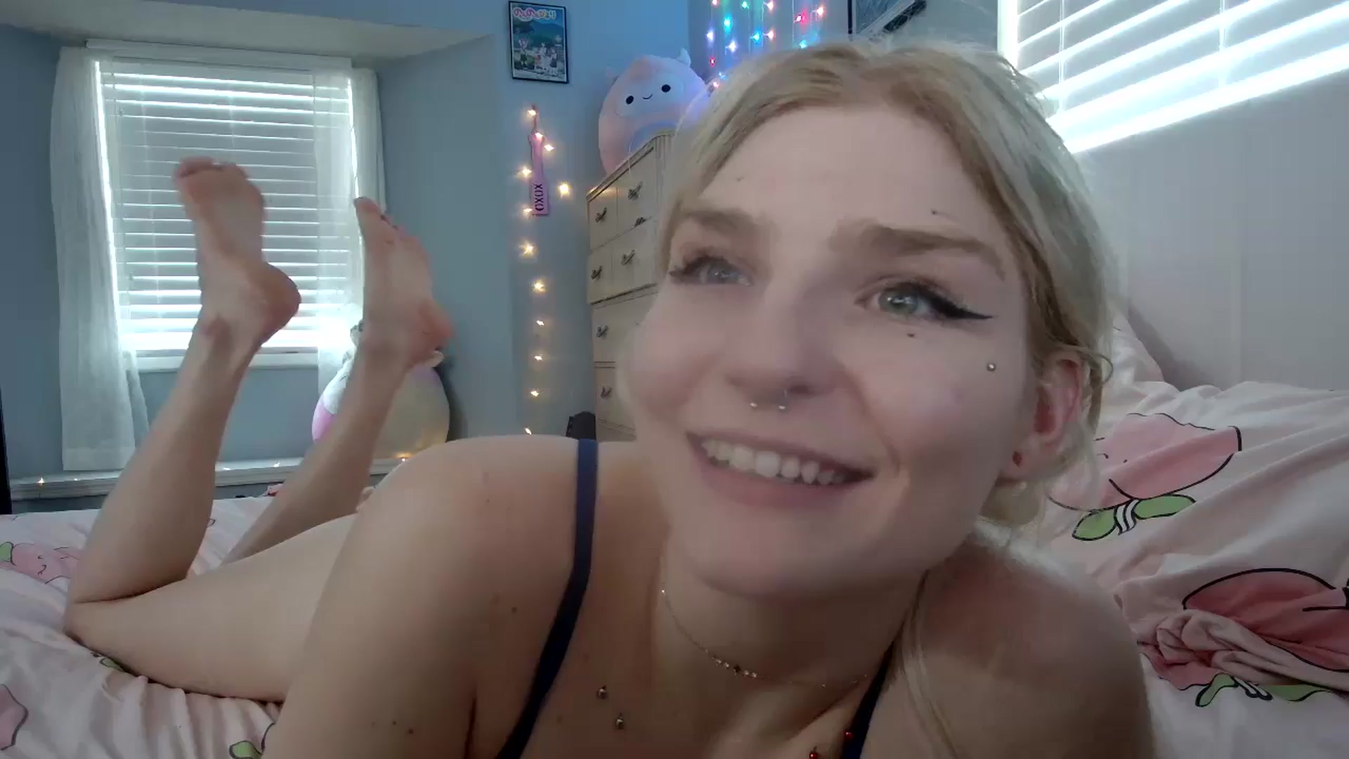 Gallery image thumbnail from DuckChan0's myfreecams stream on, 09/16/2024, 17:52 image 14 of 20