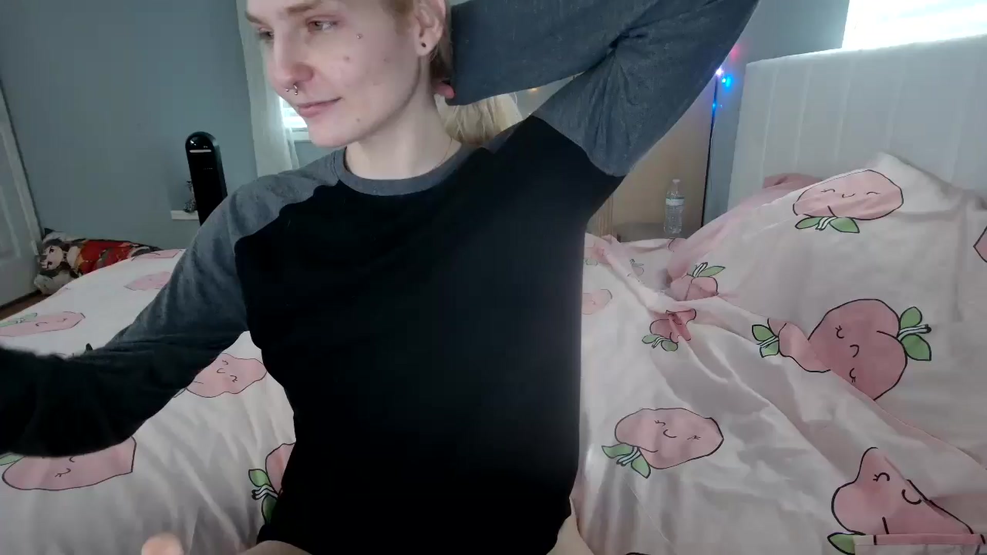 Gallery image thumbnail from DuckChan0's myfreecams stream on, 09/17/2024, 15:20 image 1 of 20