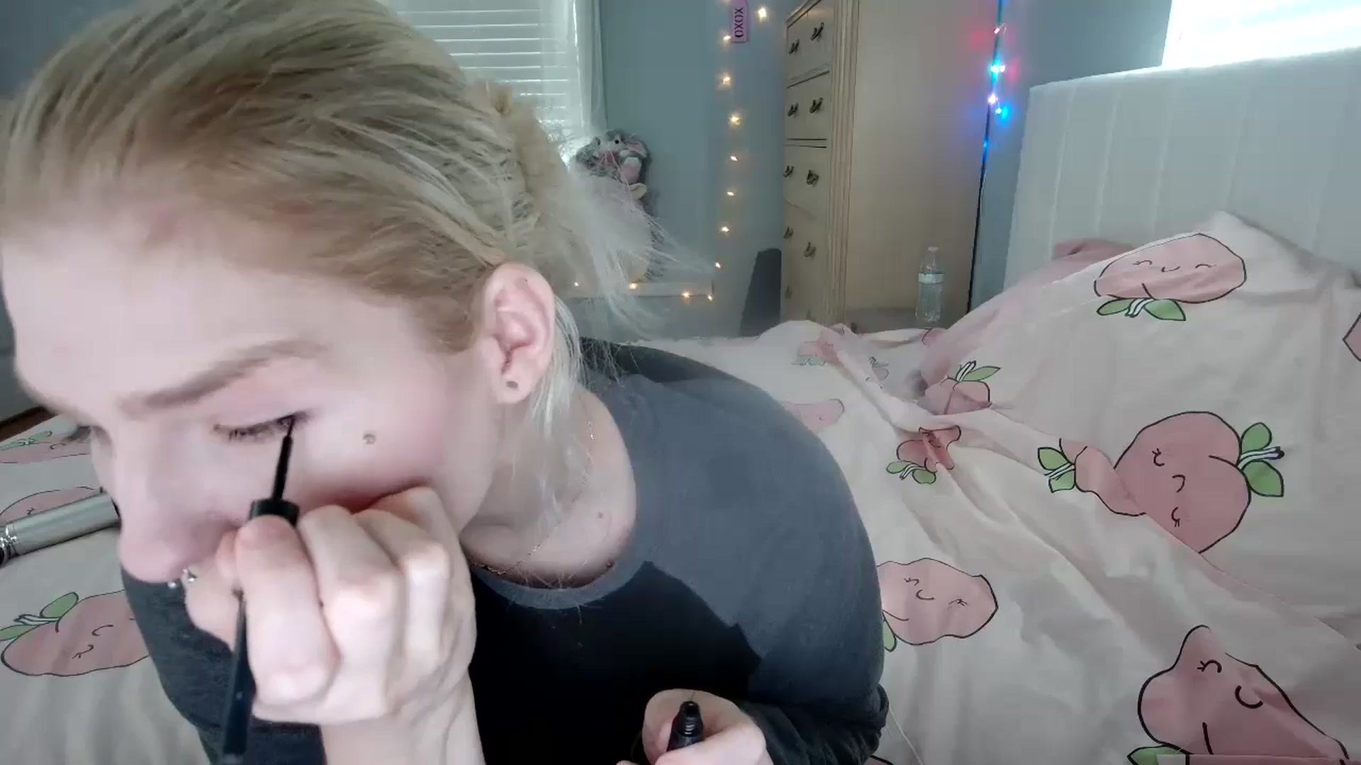 Gallery image thumbnail from DuckChan0's myfreecams stream on, 09/17/2024, 15:20 image 4 of 20