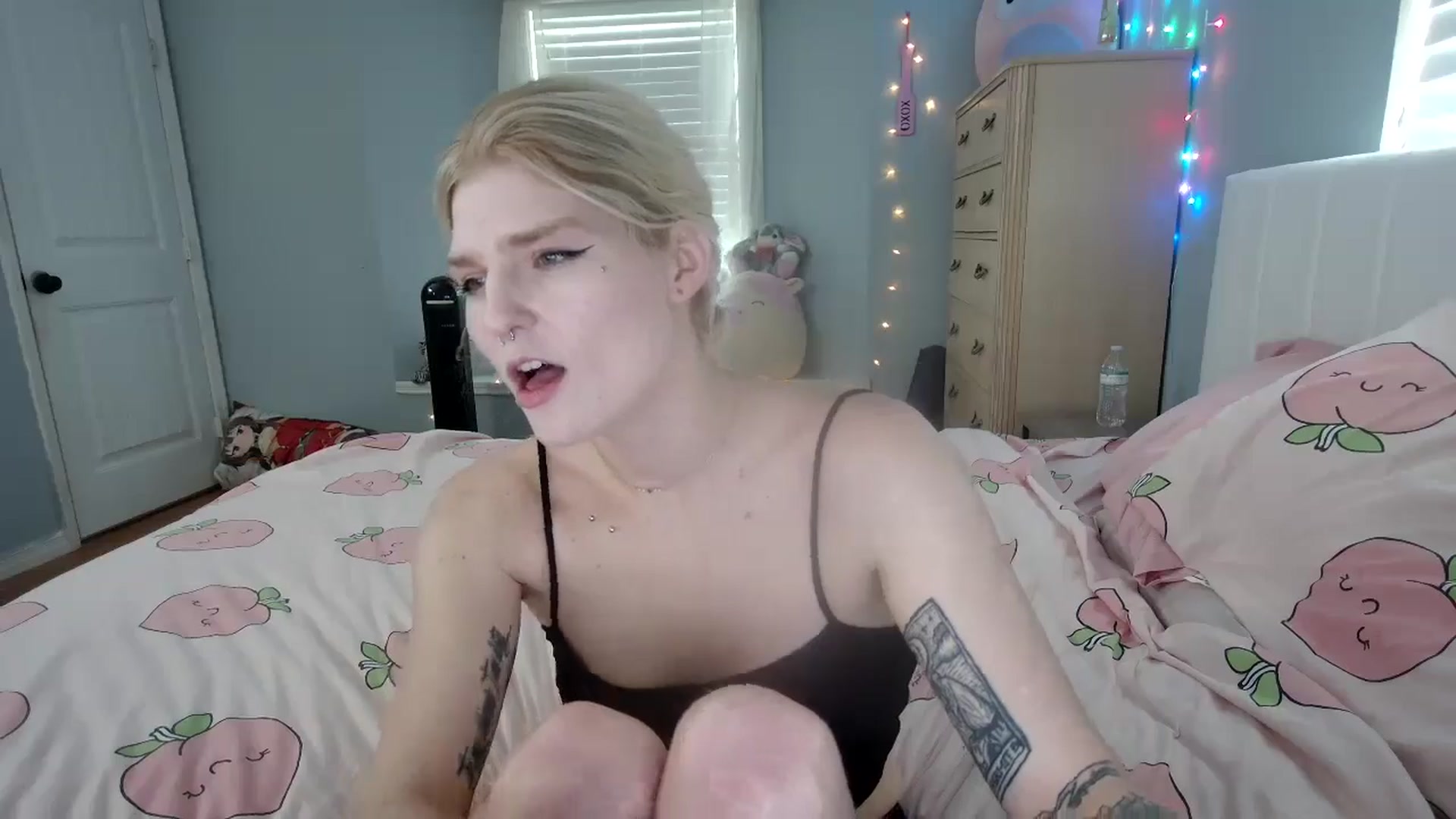 Gallery image thumbnail from DuckChan0's myfreecams stream on, 09/17/2024, 15:20 image 15 of 20