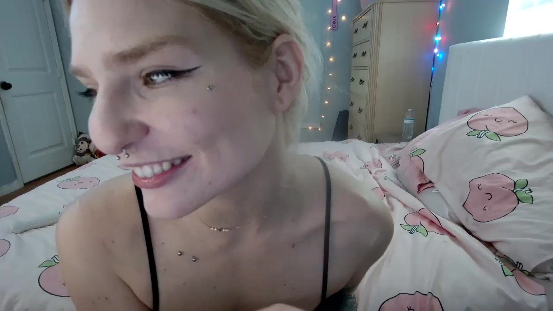 Gallery image thumbnail from DuckChan0's myfreecams stream on, 09/17/2024, 16:21 image 5 of 20