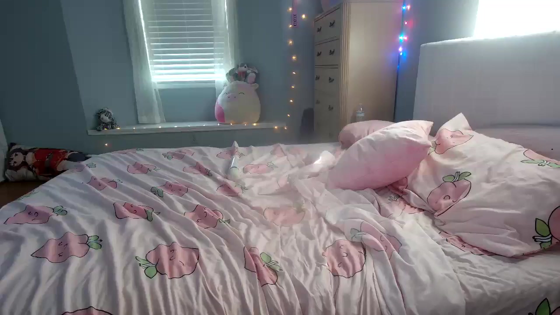 Gallery image thumbnail from DuckChan0's myfreecams stream on, 09/18/2024, 14:56 image 8 of 20