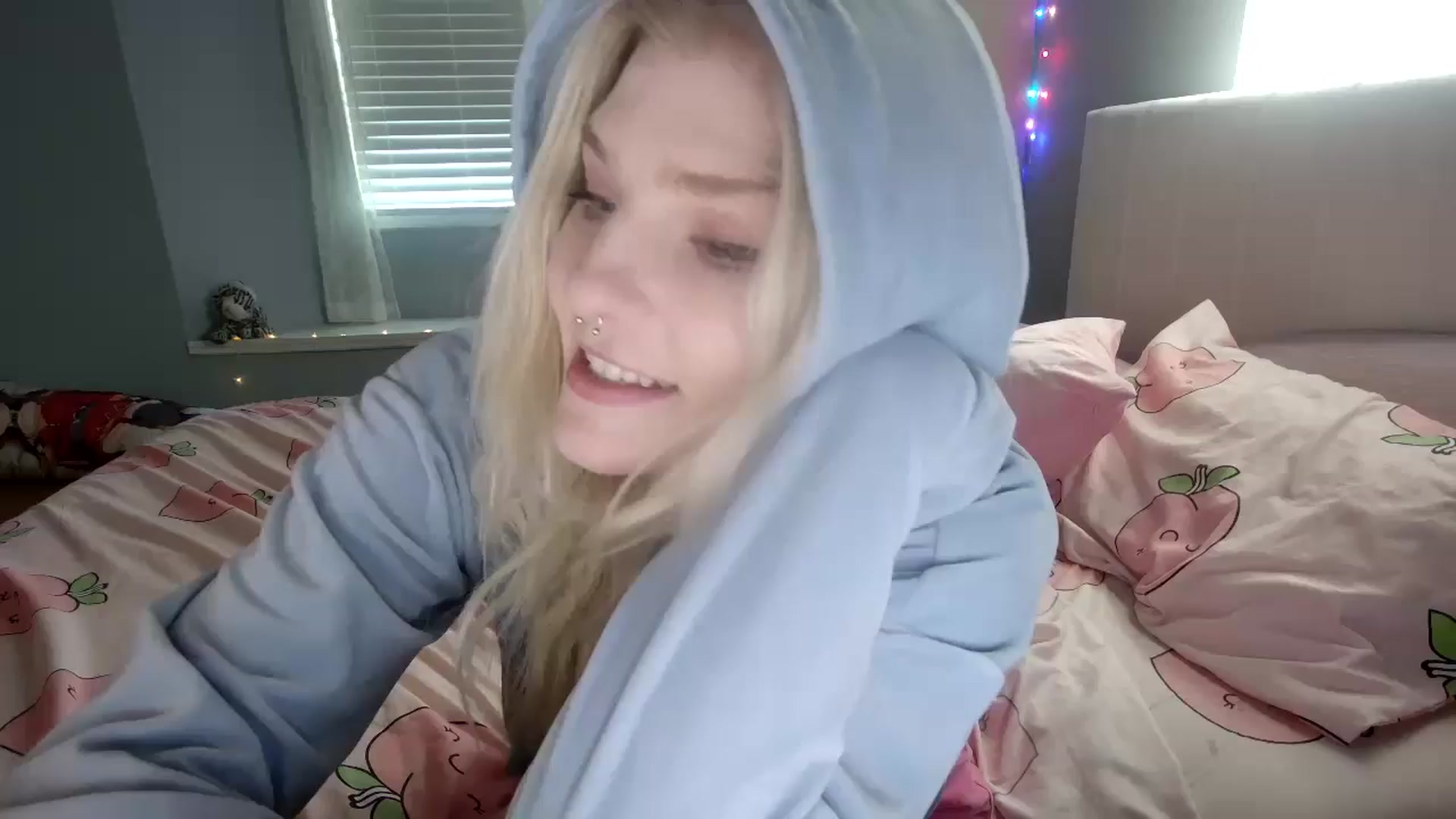 Gallery image thumbnail from DuckChan0's myfreecams stream on, 09/18/2024, 14:56 image 9 of 20
