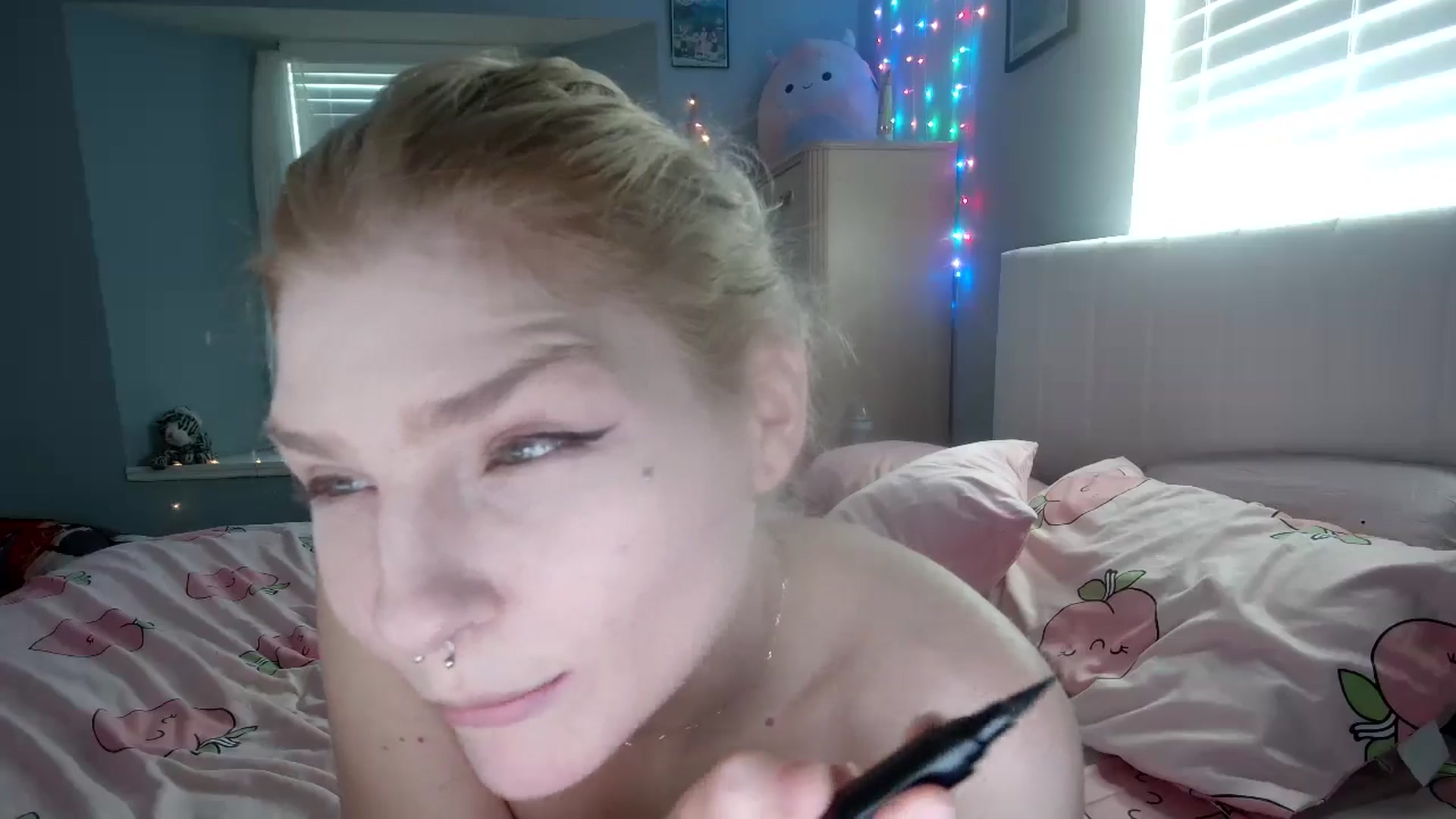Gallery image thumbnail from DuckChan0's myfreecams stream on, 09/18/2024, 14:56 image 4 of 20