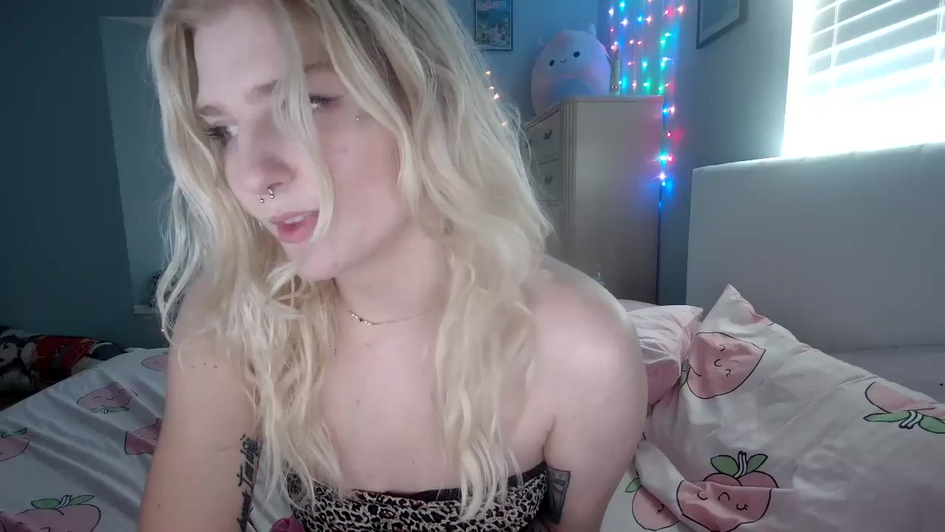 Gallery image thumbnail from DuckChan0's myfreecams stream on, 09/18/2024, 16:34 image 18 of 20