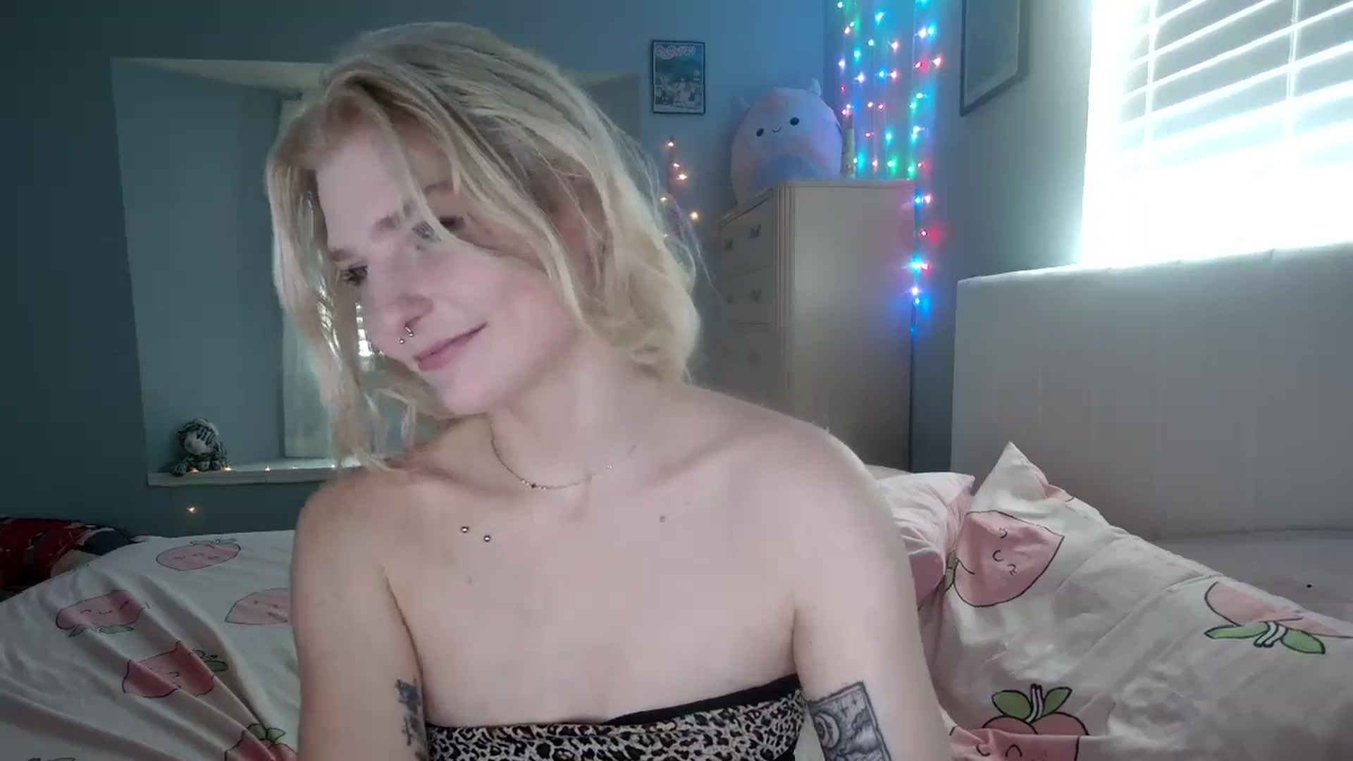 Gallery image thumbnail from DuckChan0's myfreecams stream on, 09/18/2024, 16:34 image 17 of 20