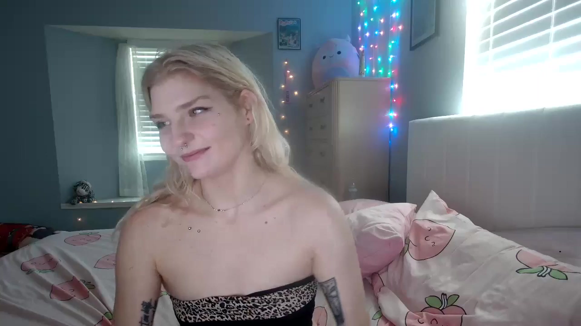 Gallery image thumbnail from DuckChan0's myfreecams stream on, 09/18/2024, 16:34 image 16 of 20