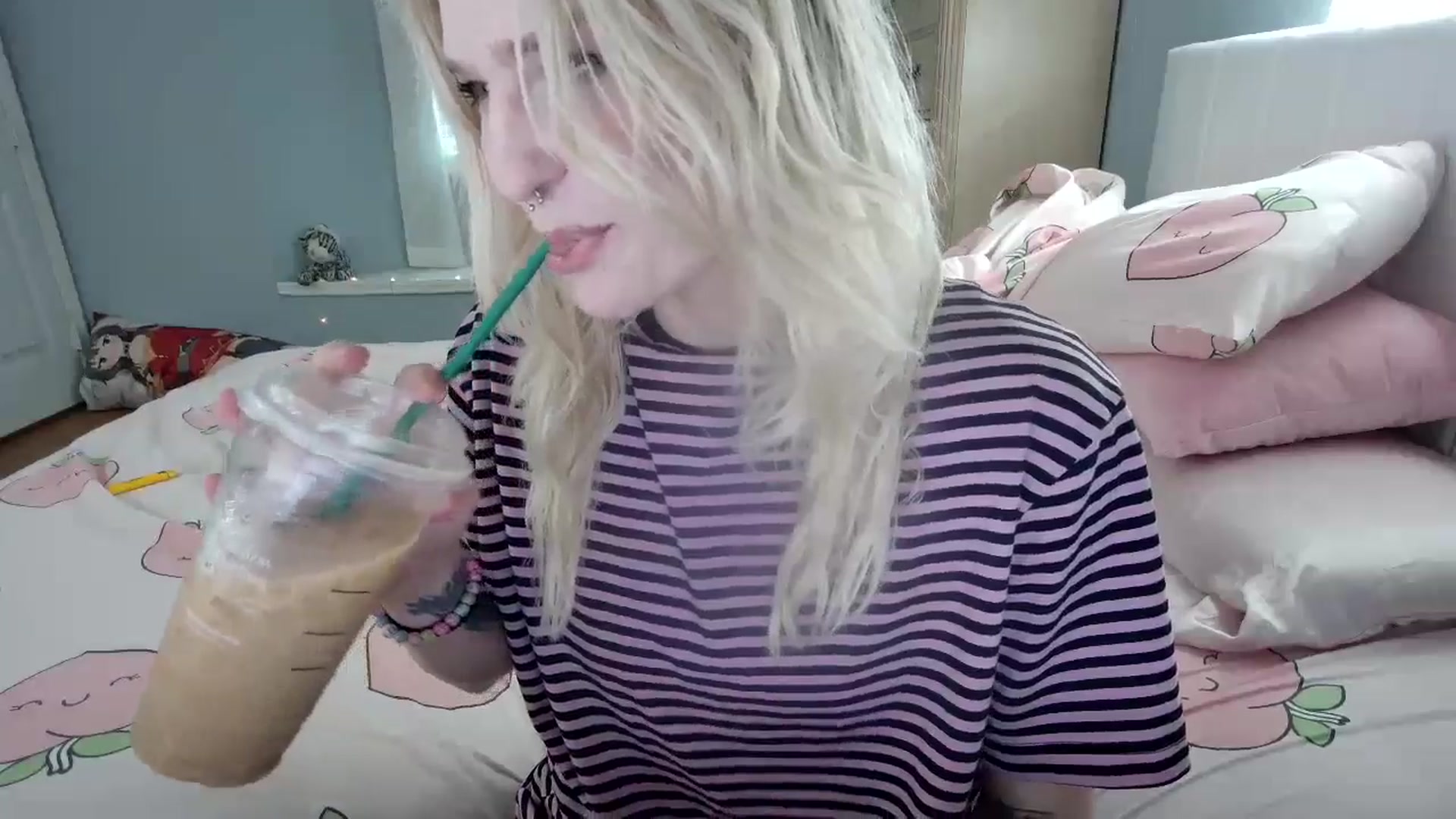 Gallery image thumbnail from DuckChan0's myfreecams stream on, 09/19/2024, 14:11 image 13 of 20