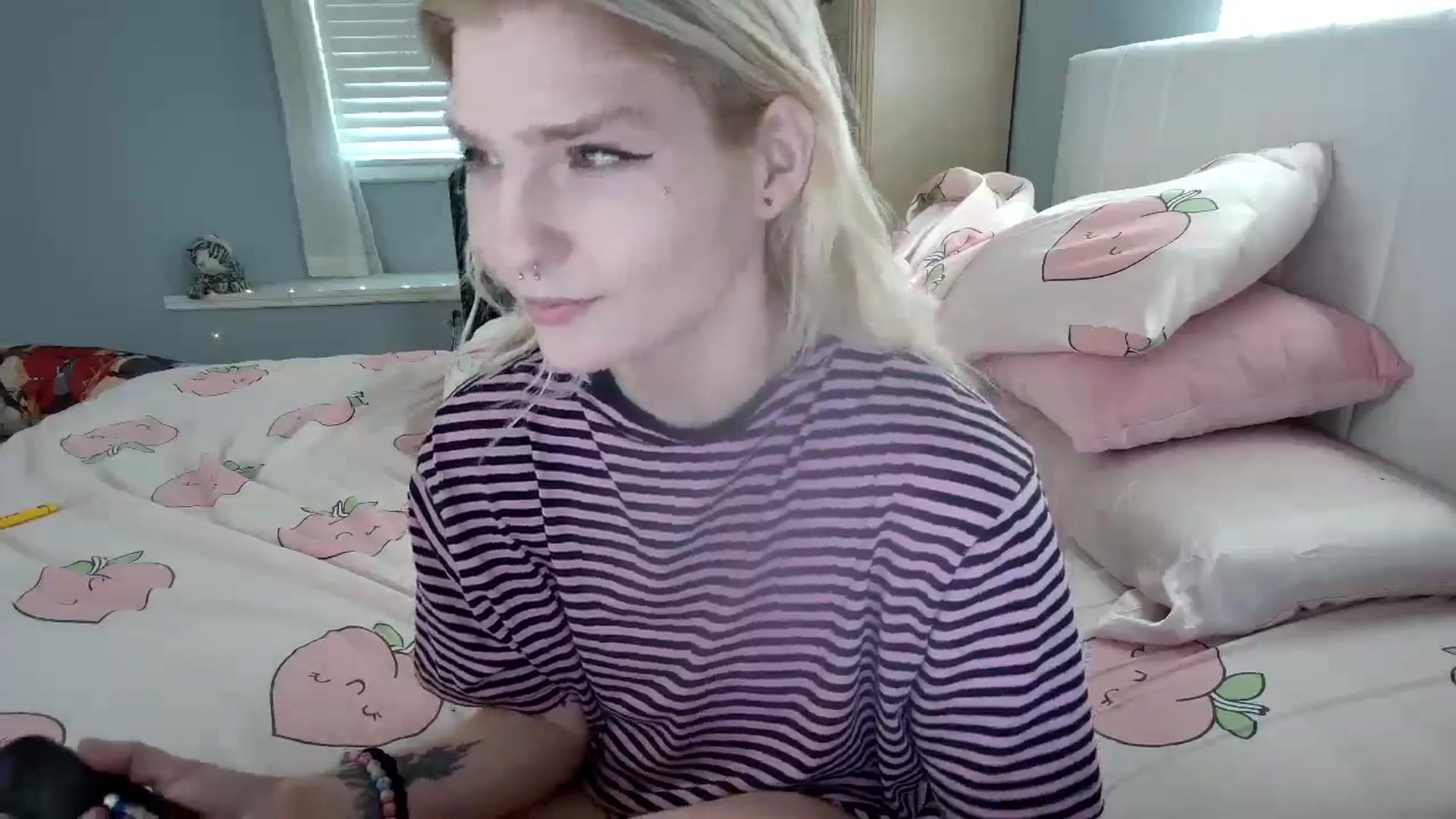Gallery image thumbnail from DuckChan0's myfreecams stream on, 09/19/2024, 14:11 image 17 of 20