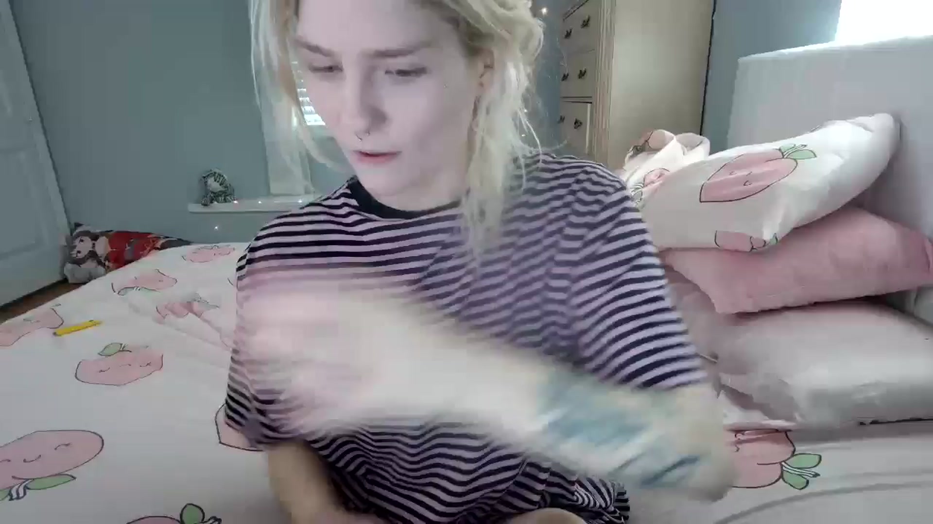 Gallery image thumbnail from DuckChan0's myfreecams stream on, 09/19/2024, 14:11 image 3 of 20