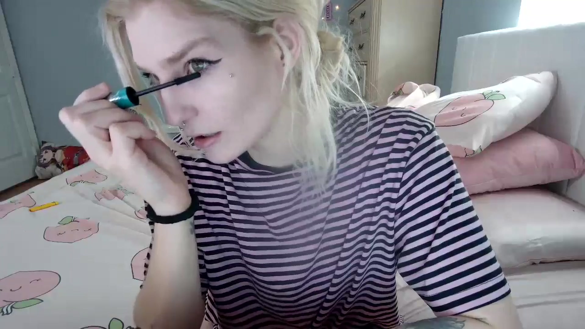 Gallery image thumbnail from DuckChan0's myfreecams stream on, 09/19/2024, 14:11 image 6 of 20