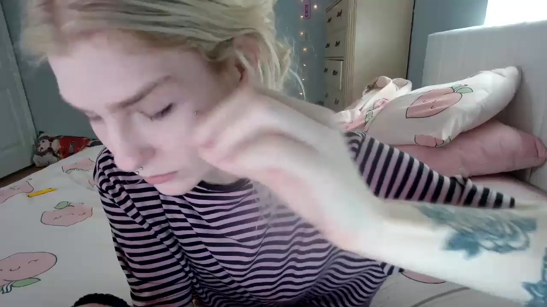 Gallery image thumbnail from DuckChan0's myfreecams stream on, 09/19/2024, 14:11 image 4 of 20
