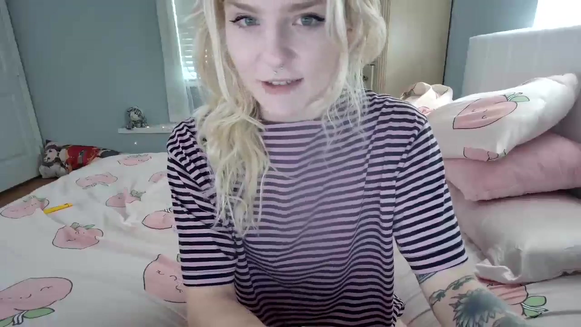 Gallery image thumbnail from DuckChan0's myfreecams stream on, 09/19/2024, 14:11 image 8 of 20