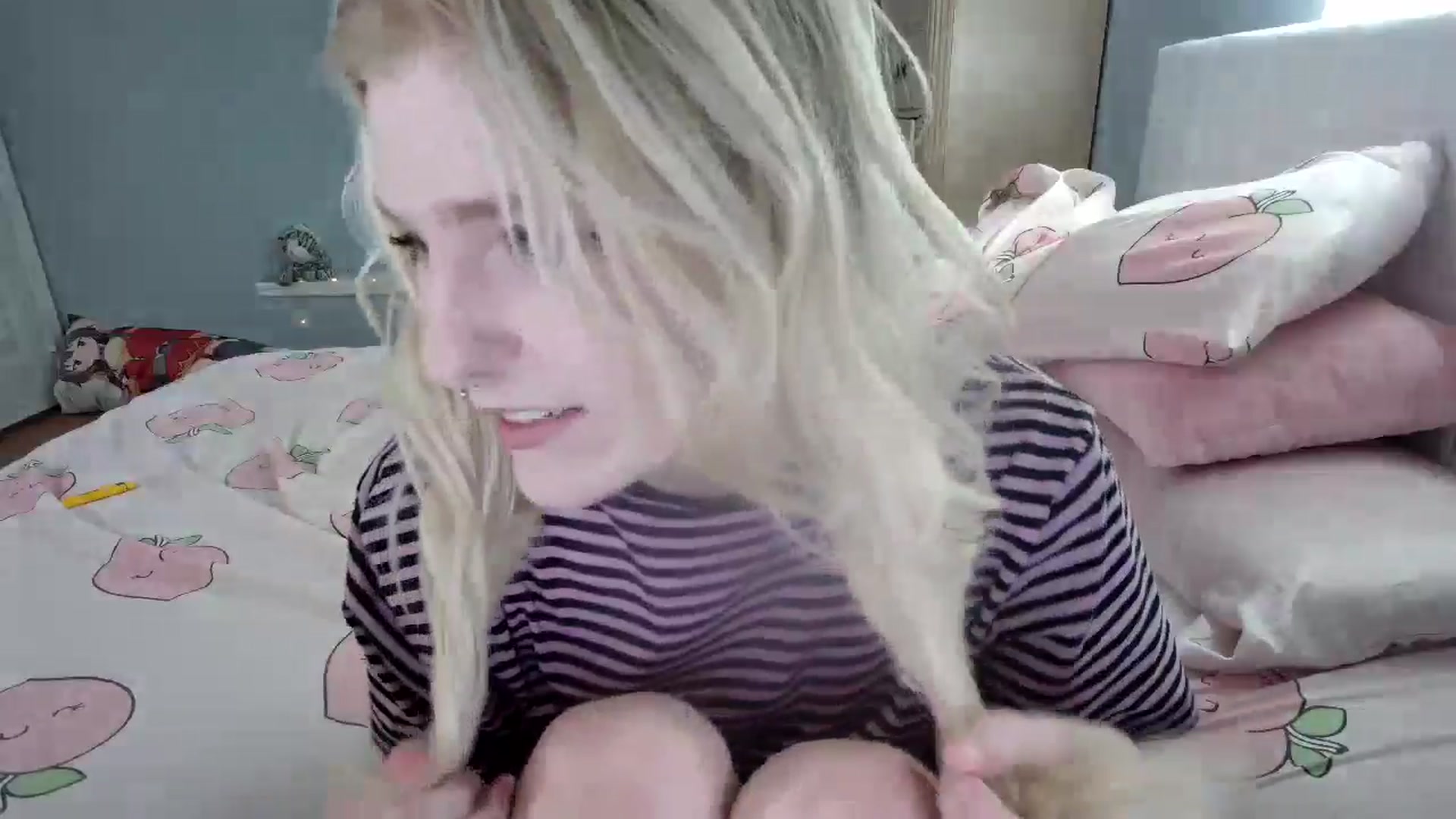 Gallery image thumbnail from DuckChan0's myfreecams stream on, 09/19/2024, 14:11 image 12 of 20