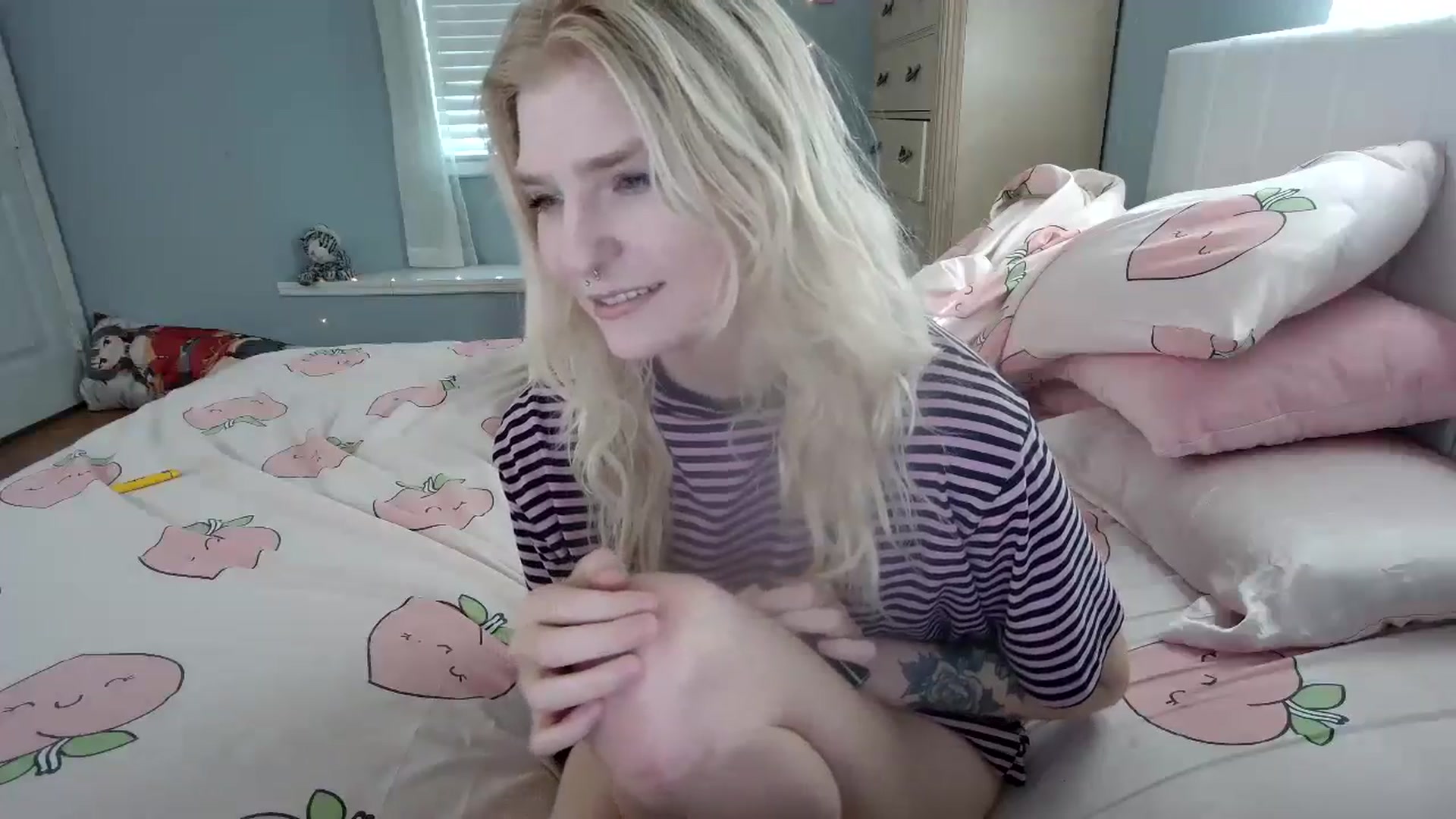 Gallery image thumbnail from DuckChan0's myfreecams stream on, 09/19/2024, 14:11 image 14 of 20