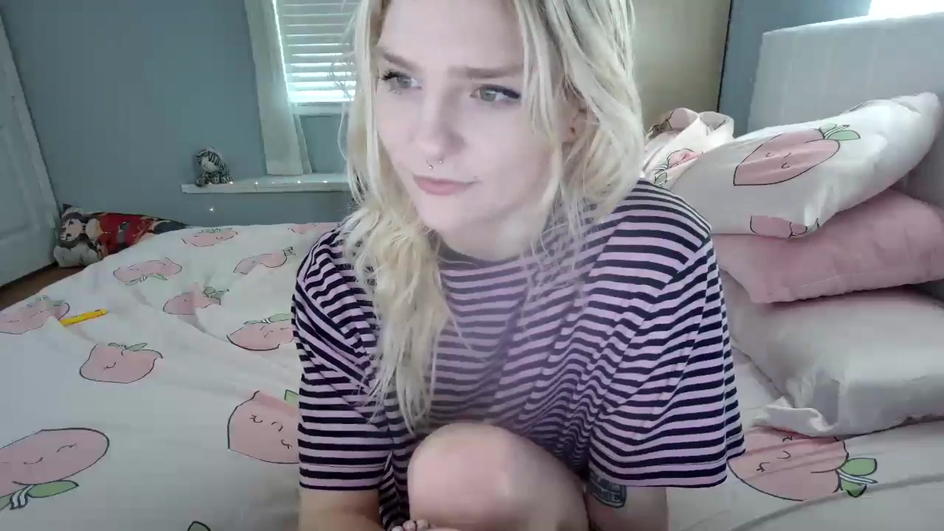 Gallery image thumbnail from DuckChan0's myfreecams stream on, 09/19/2024, 14:11 image 9 of 20