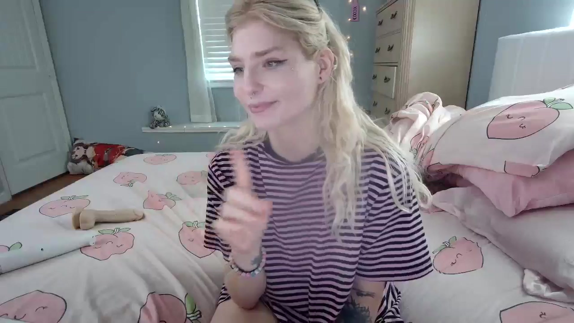 Gallery image thumbnail from DuckChan0's myfreecams stream on, 09/19/2024, 15:15 image 20 of 20