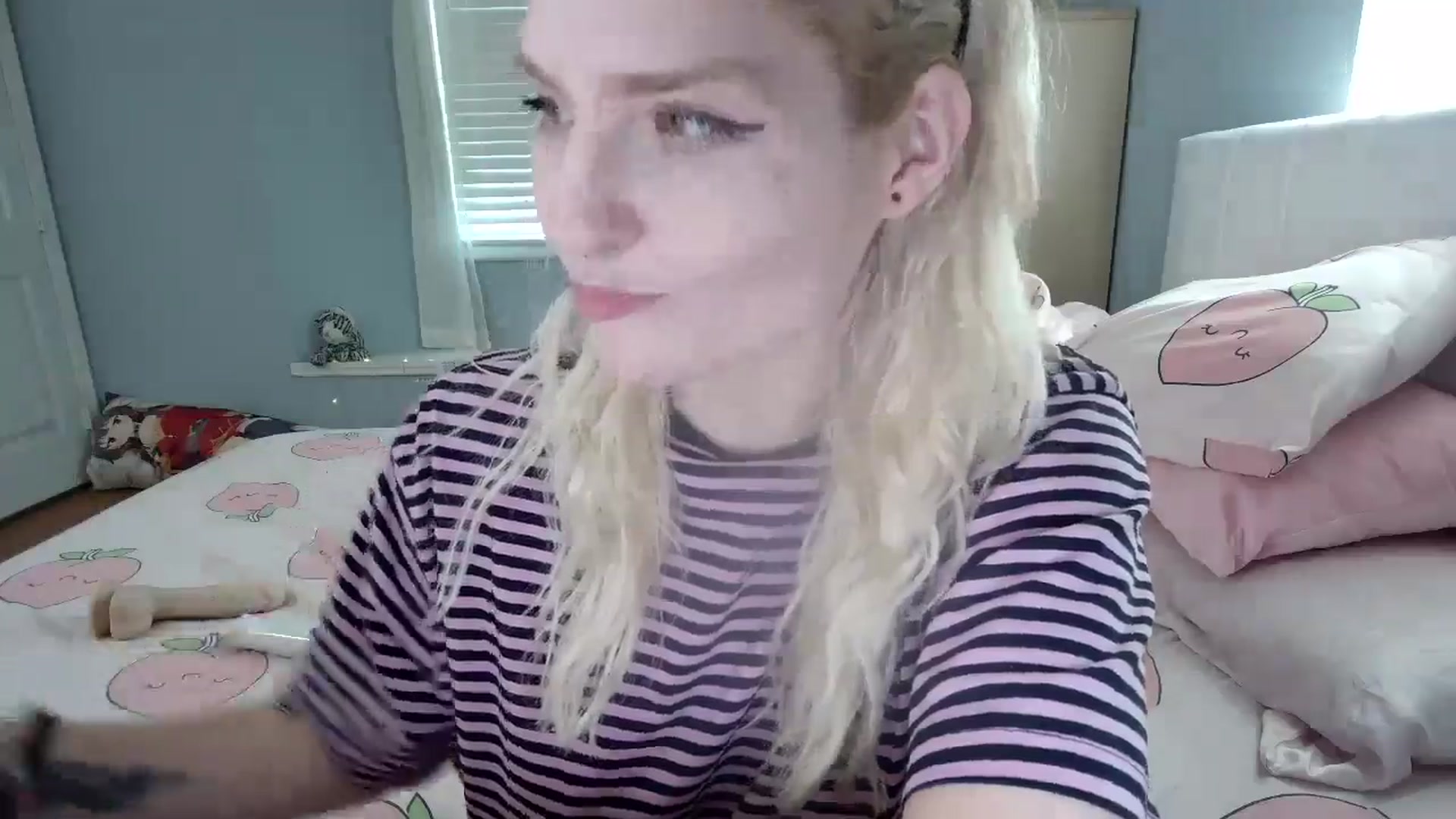 Gallery image thumbnail from DuckChan0's myfreecams stream on, 09/19/2024, 15:15 image 13 of 20