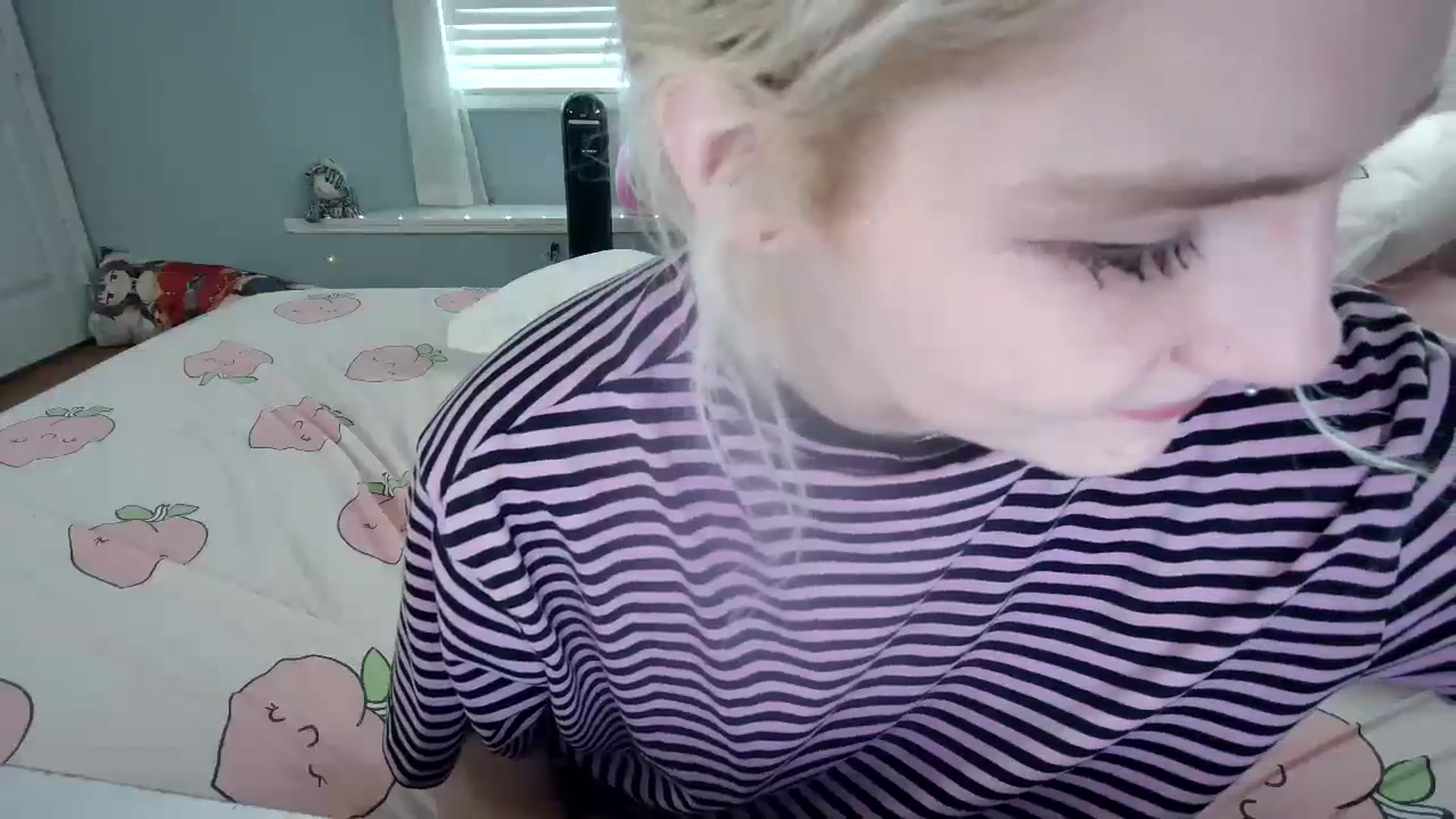 Gallery image thumbnail from DuckChan0's myfreecams stream on, 09/19/2024, 16:19 image 18 of 20