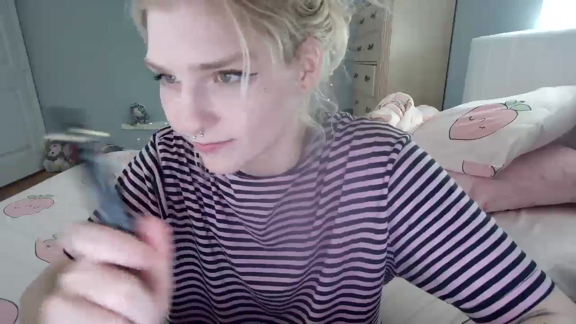 Gallery image thumbnail from DuckChan0's myfreecams stream on, 09/19/2024, 16:19 image 19 of 20