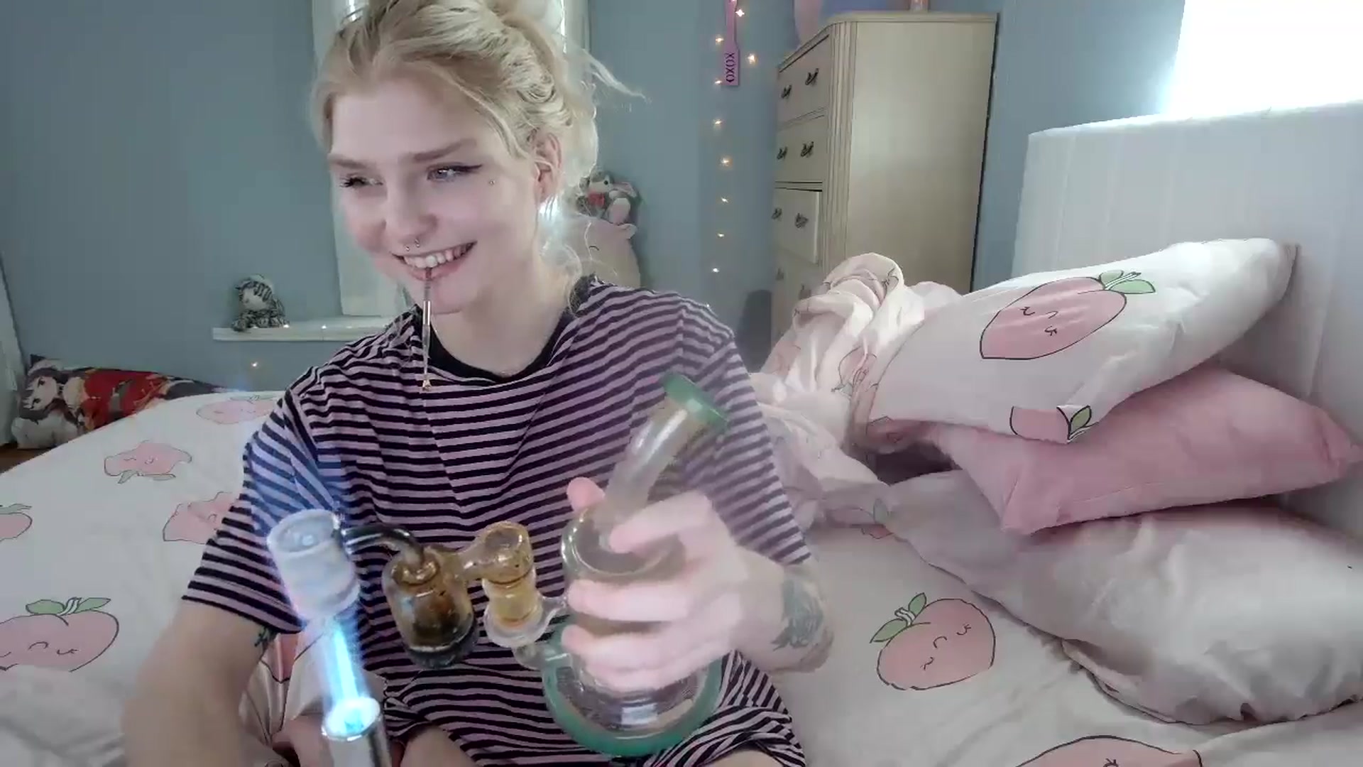 Gallery image thumbnail from DuckChan0's myfreecams stream on, 09/19/2024, 16:19 image 15 of 20