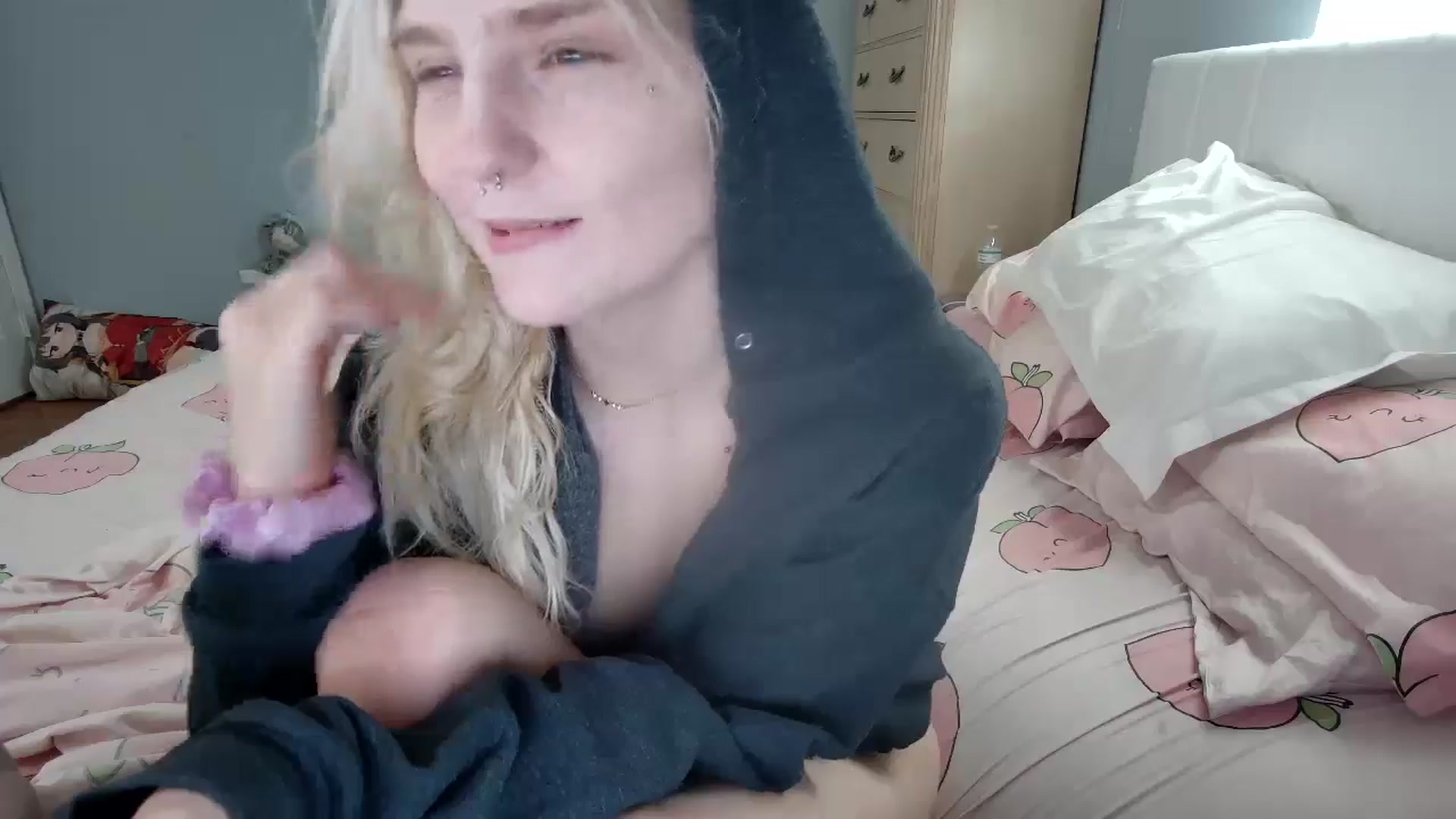 Gallery image thumbnail from DuckChan0's myfreecams stream on, 09/20/2024, 13:51 image 17 of 20