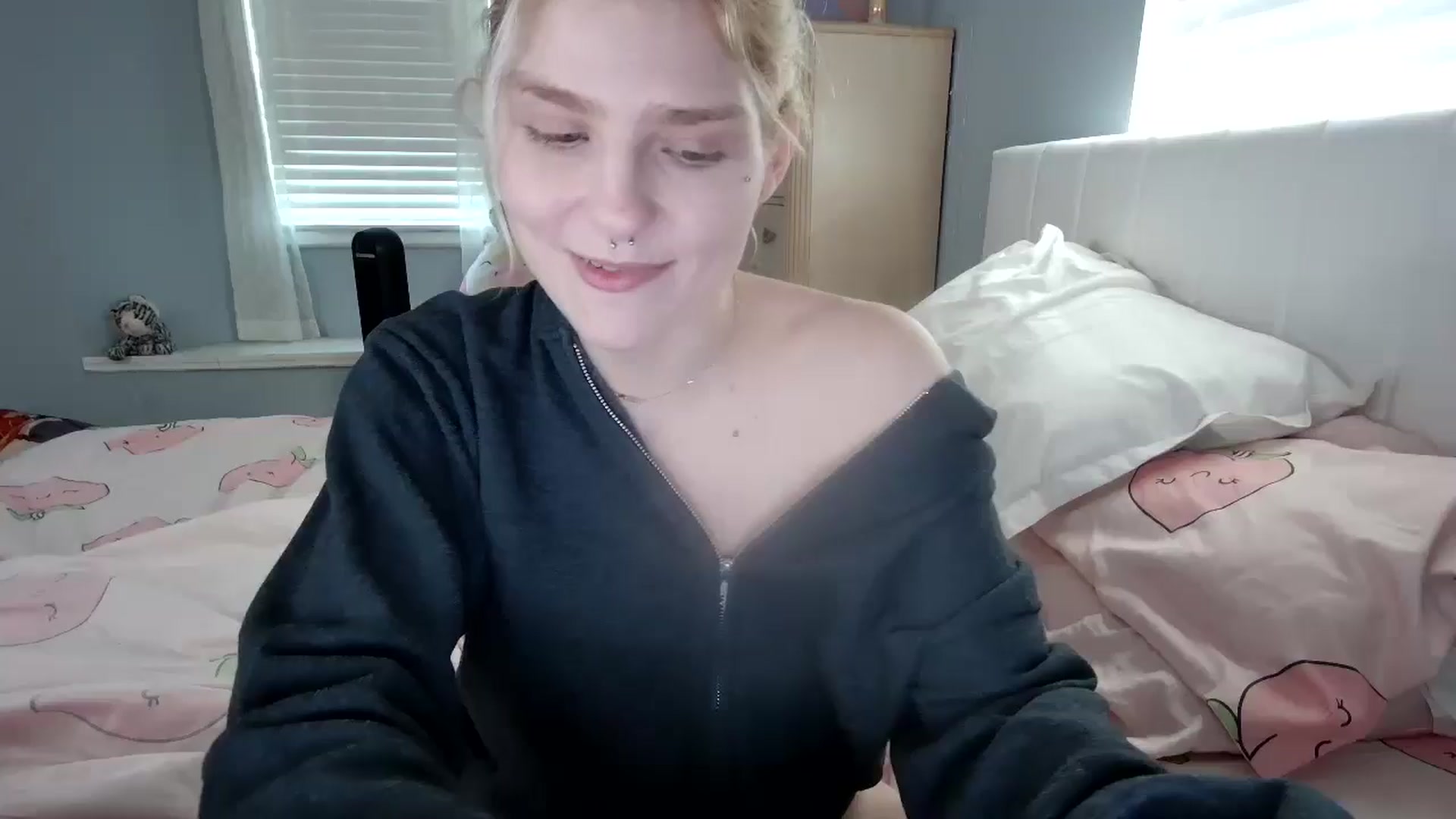 Gallery image thumbnail from DuckChan0's myfreecams stream on, 09/20/2024, 13:51 image 1 of 20