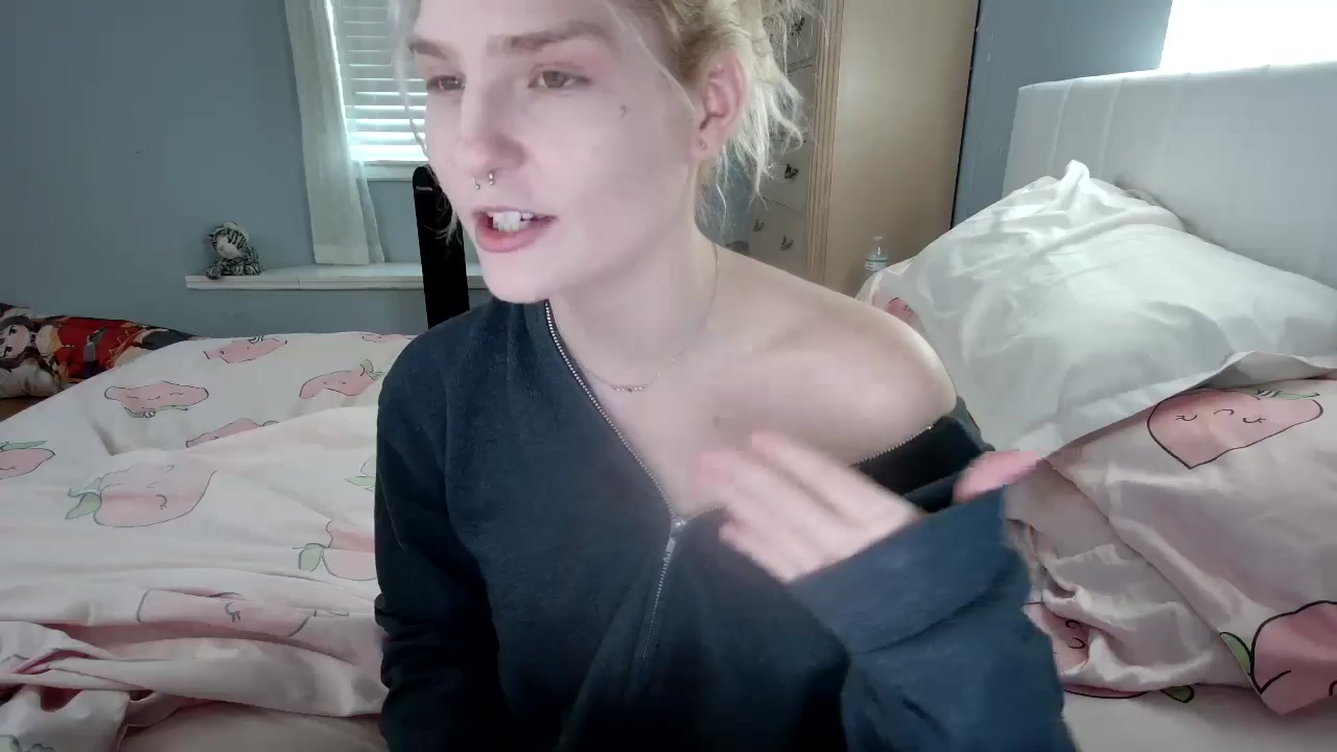 Gallery image thumbnail from DuckChan0's myfreecams stream on, 09/20/2024, 13:51 image 6 of 20