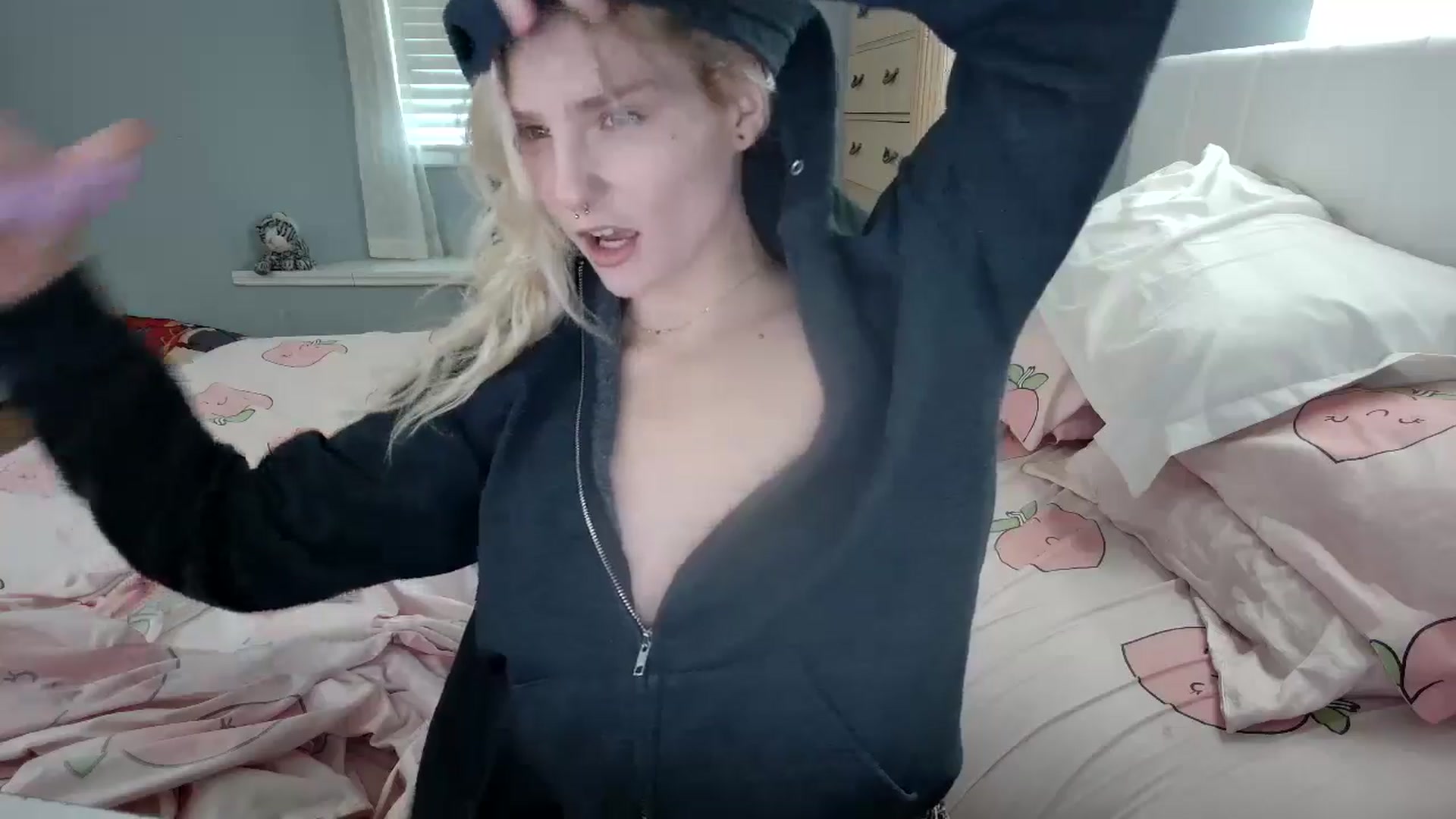 Gallery image thumbnail from DuckChan0's myfreecams stream on, 09/20/2024, 13:51 image 16 of 20