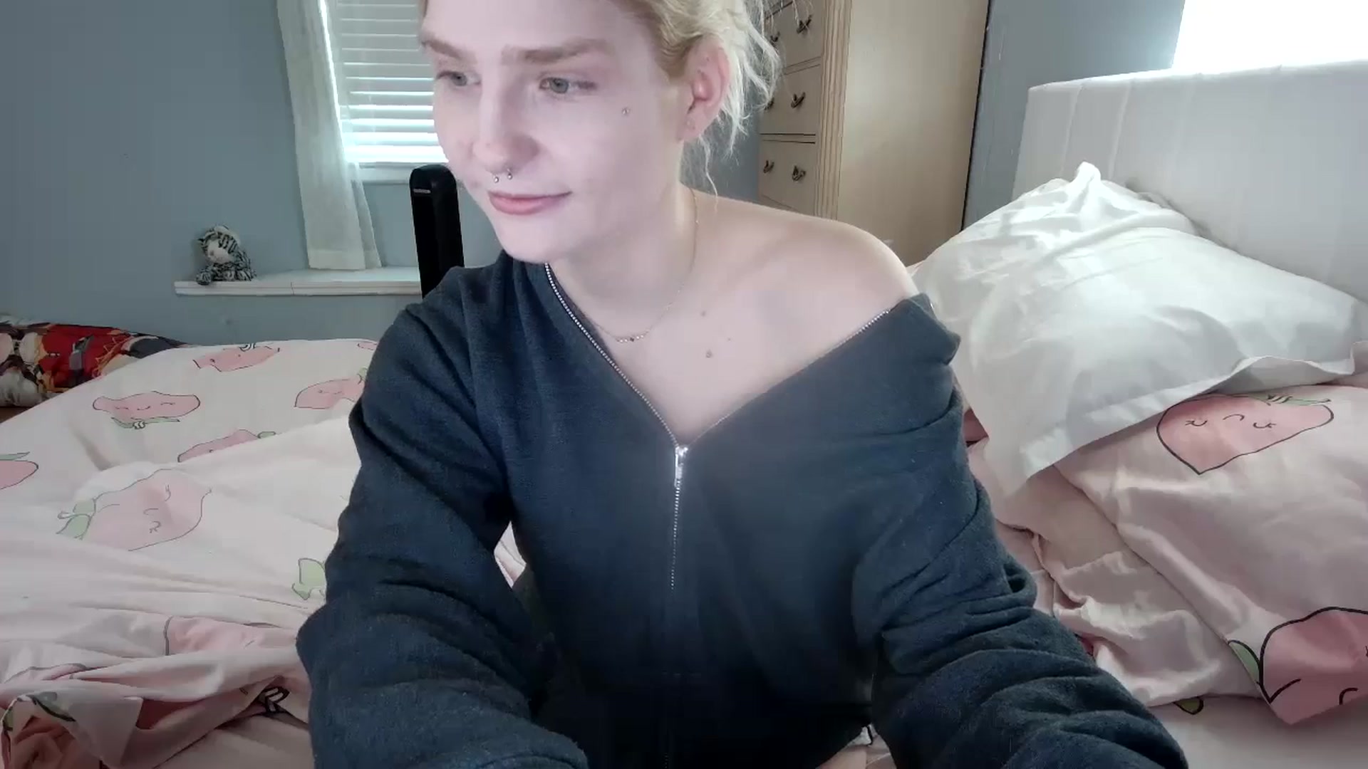 Gallery image thumbnail from DuckChan0's myfreecams stream on, 09/20/2024, 13:51 image 7 of 20