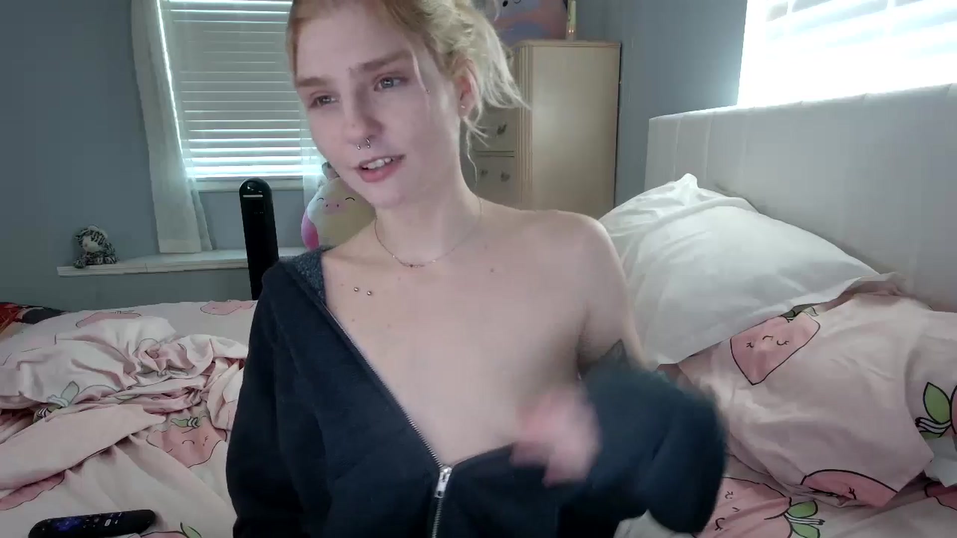 Gallery image thumbnail from DuckChan0's myfreecams stream on, 09/20/2024, 14:32 image 19 of 20