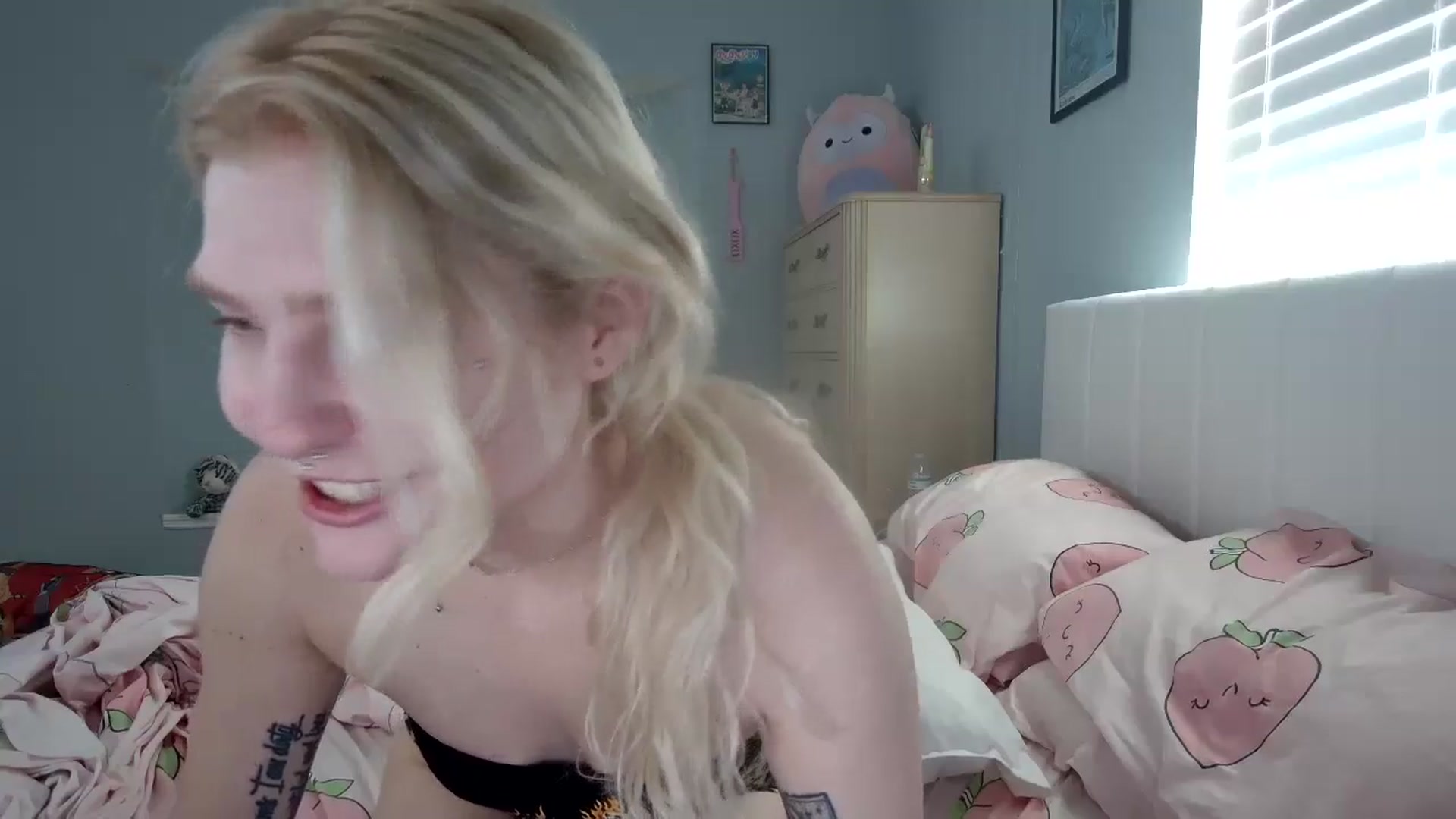 Gallery image thumbnail from DuckChan0's myfreecams stream on, 09/20/2024, 15:32 image 13 of 20