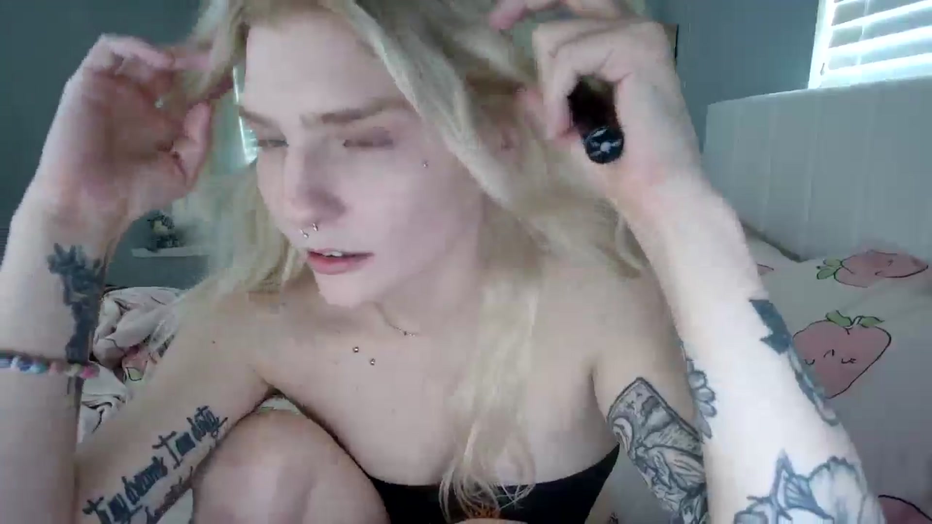 Gallery image thumbnail from DuckChan0's myfreecams stream on, 09/20/2024, 15:32 image 15 of 20