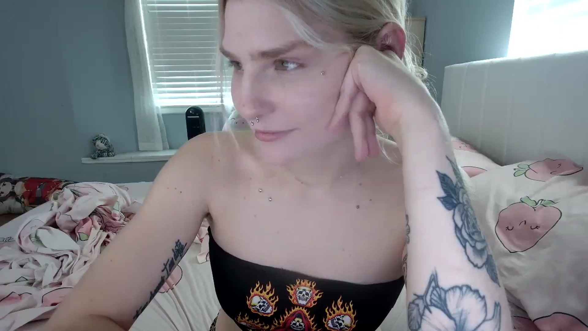 Gallery image thumbnail from DuckChan0's myfreecams stream on, 09/20/2024, 15:32 image 18 of 20