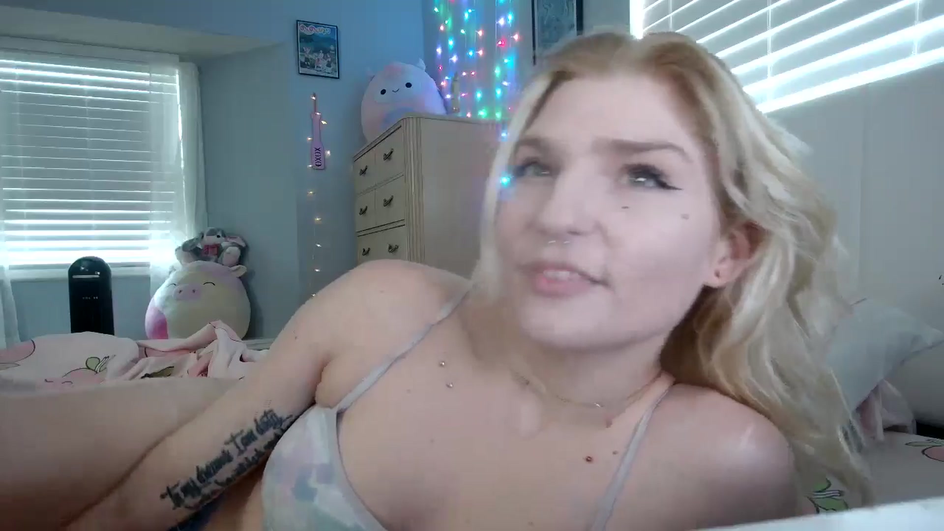 Gallery image thumbnail from DuckChan0's myfreecams stream on, 09/22/2024, 17:26 image 8 of 20