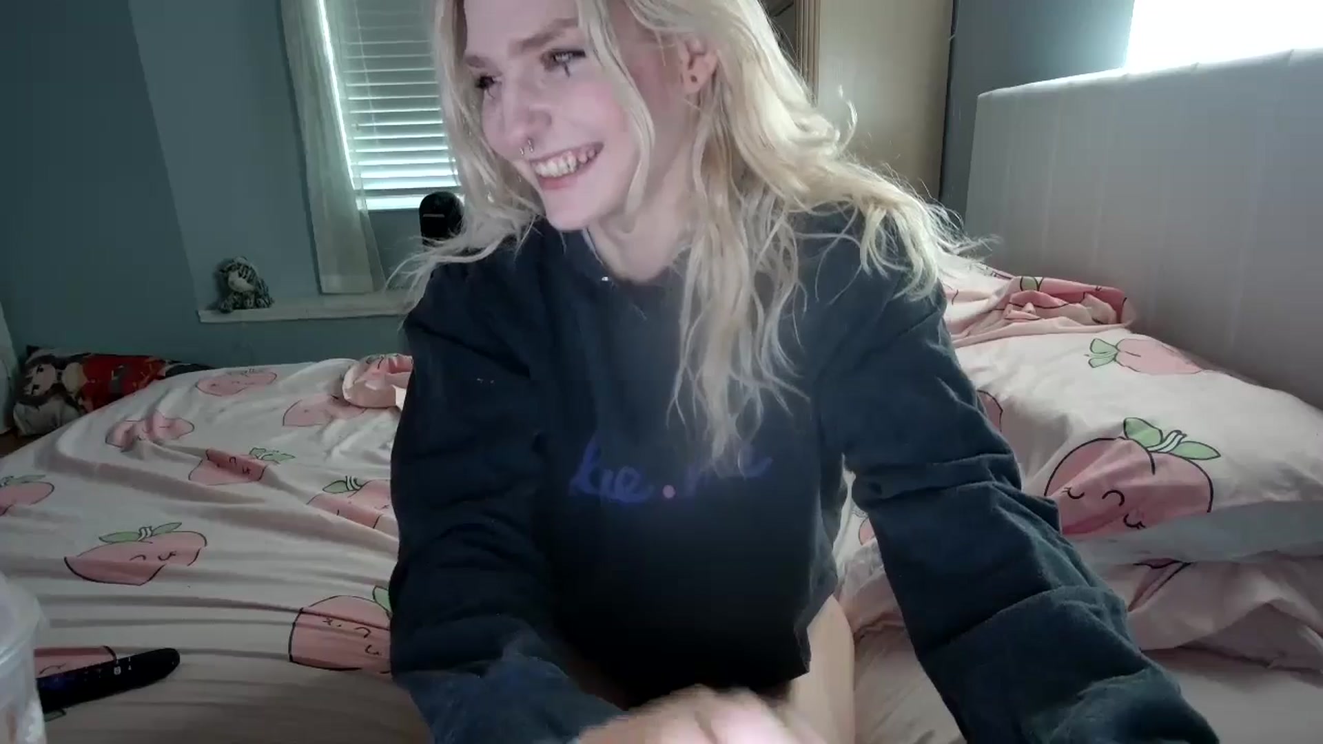 Gallery image thumbnail from DuckChan0's myfreecams stream on, 09/23/2024, 14:55 image 15 of 20