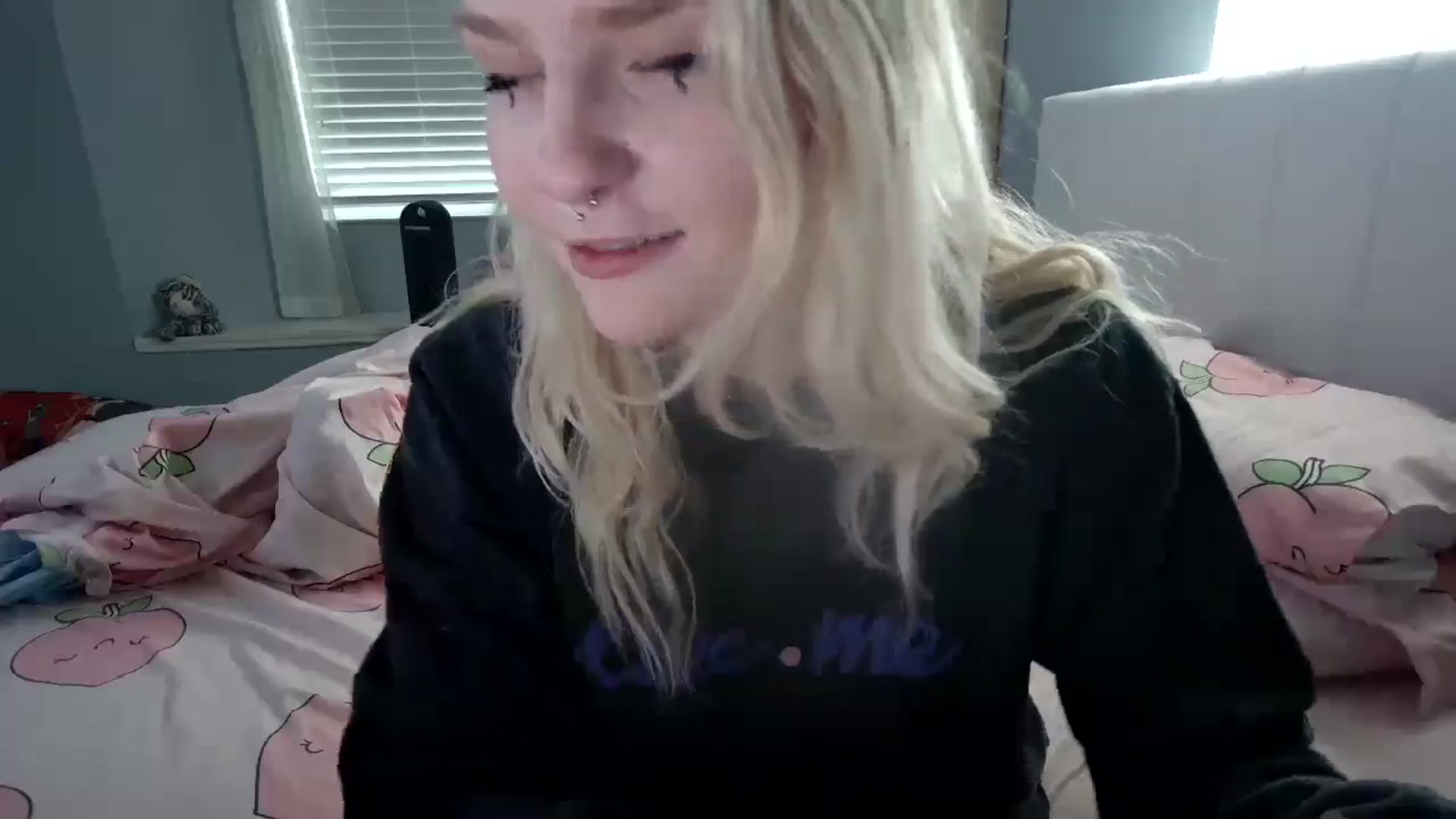 Gallery image thumbnail from DuckChan0's myfreecams stream on, 09/23/2024, 15:25 image 6 of 20