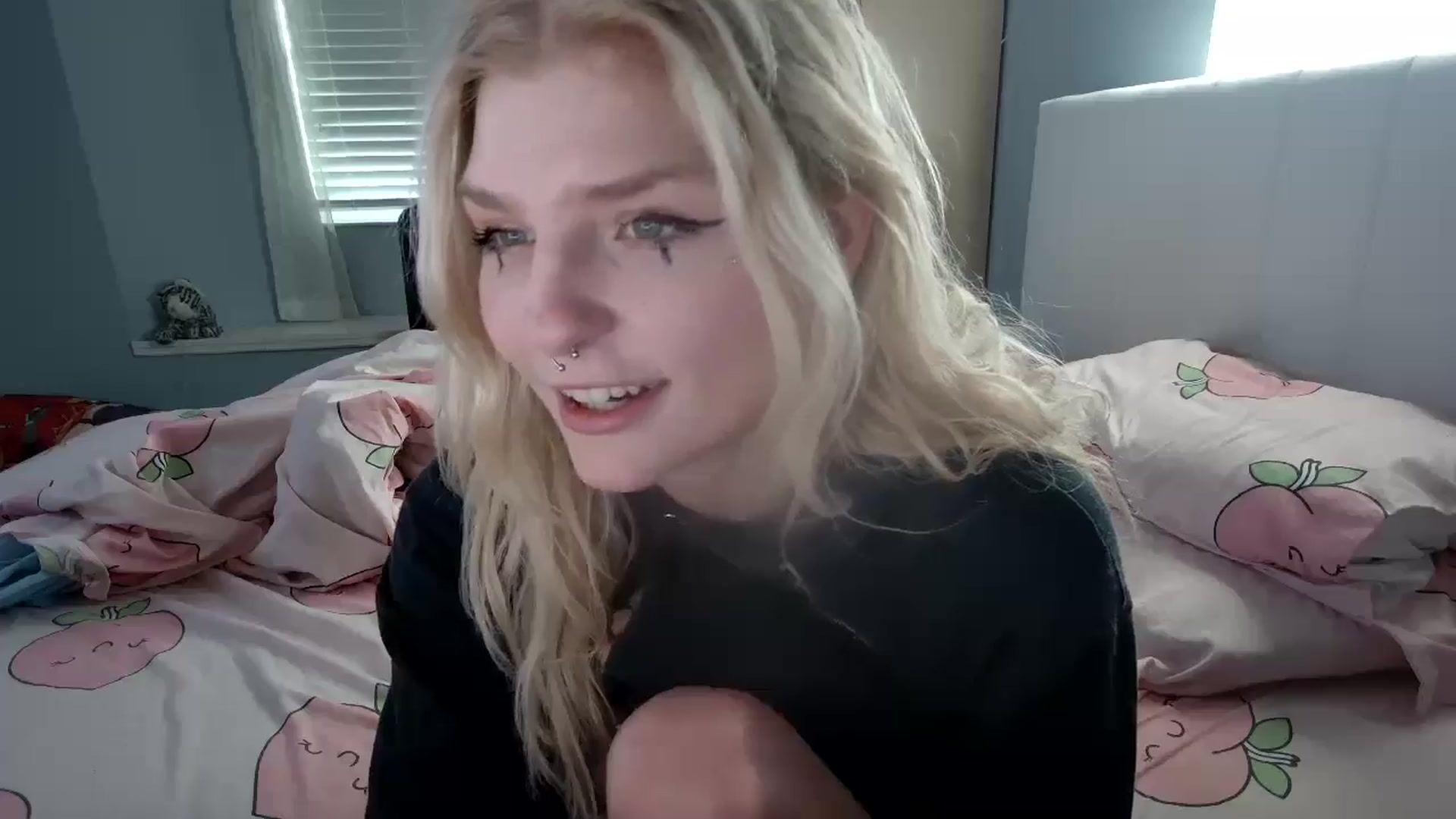 Gallery image thumbnail from DuckChan0's myfreecams stream on, 09/23/2024, 15:25 image 7 of 20