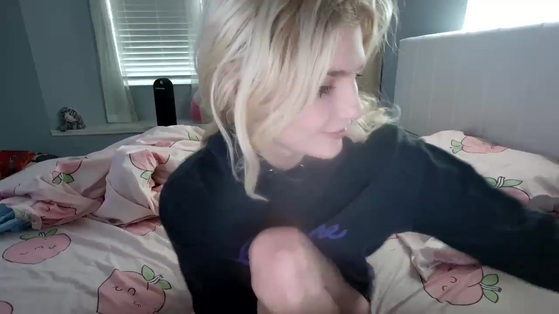 Gallery image thumbnail from DuckChan0's myfreecams stream on, 09/23/2024, 15:25 image 1 of 20