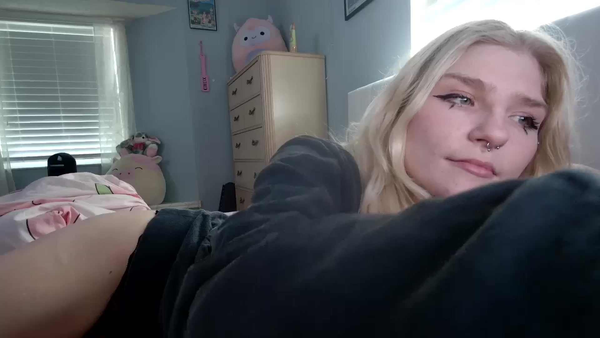 Gallery image thumbnail from DuckChan0's myfreecams stream on, 09/23/2024, 15:25 image 15 of 20