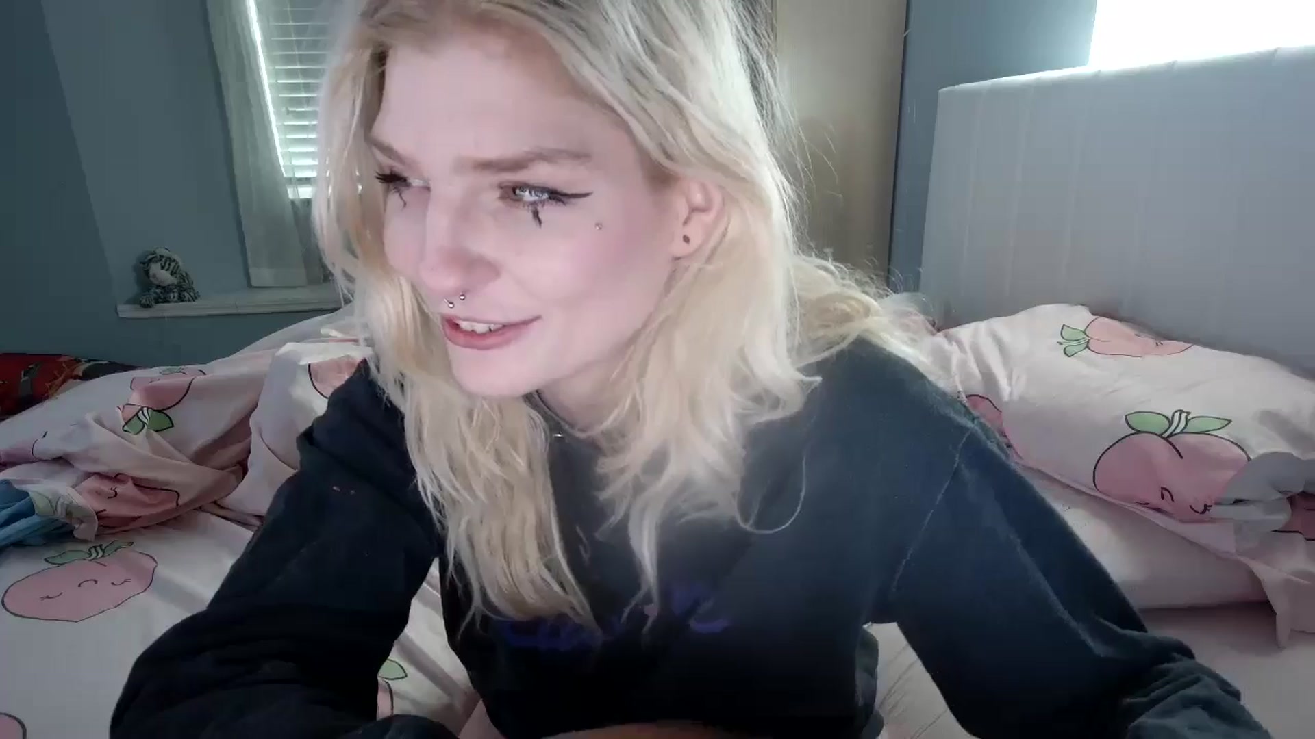 Gallery image thumbnail from DuckChan0's myfreecams stream on, 09/23/2024, 15:25 image 13 of 20
