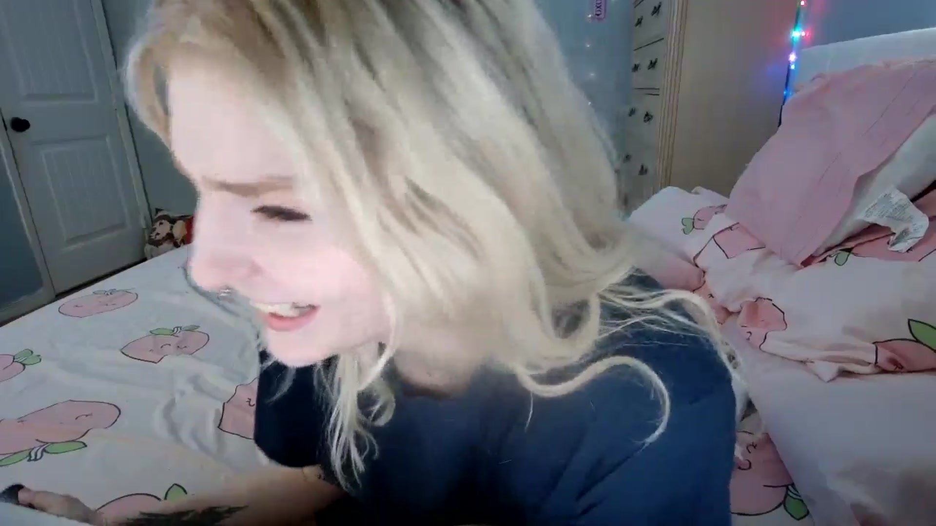 Gallery image thumbnail from DuckChan0's myfreecams stream on, 09/24/2024, 14:40 image 13 of 20