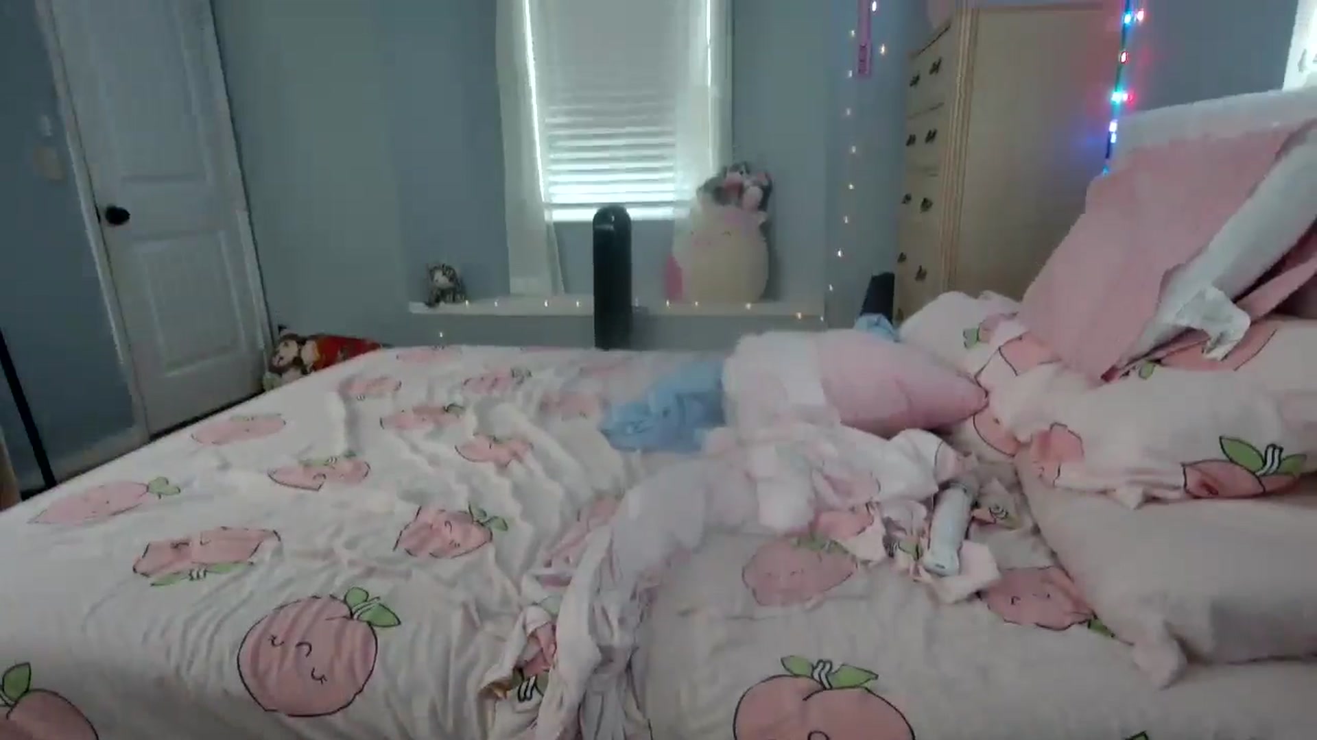 Gallery image thumbnail from DuckChan0's myfreecams stream on, 09/24/2024, 14:40 image 6 of 20